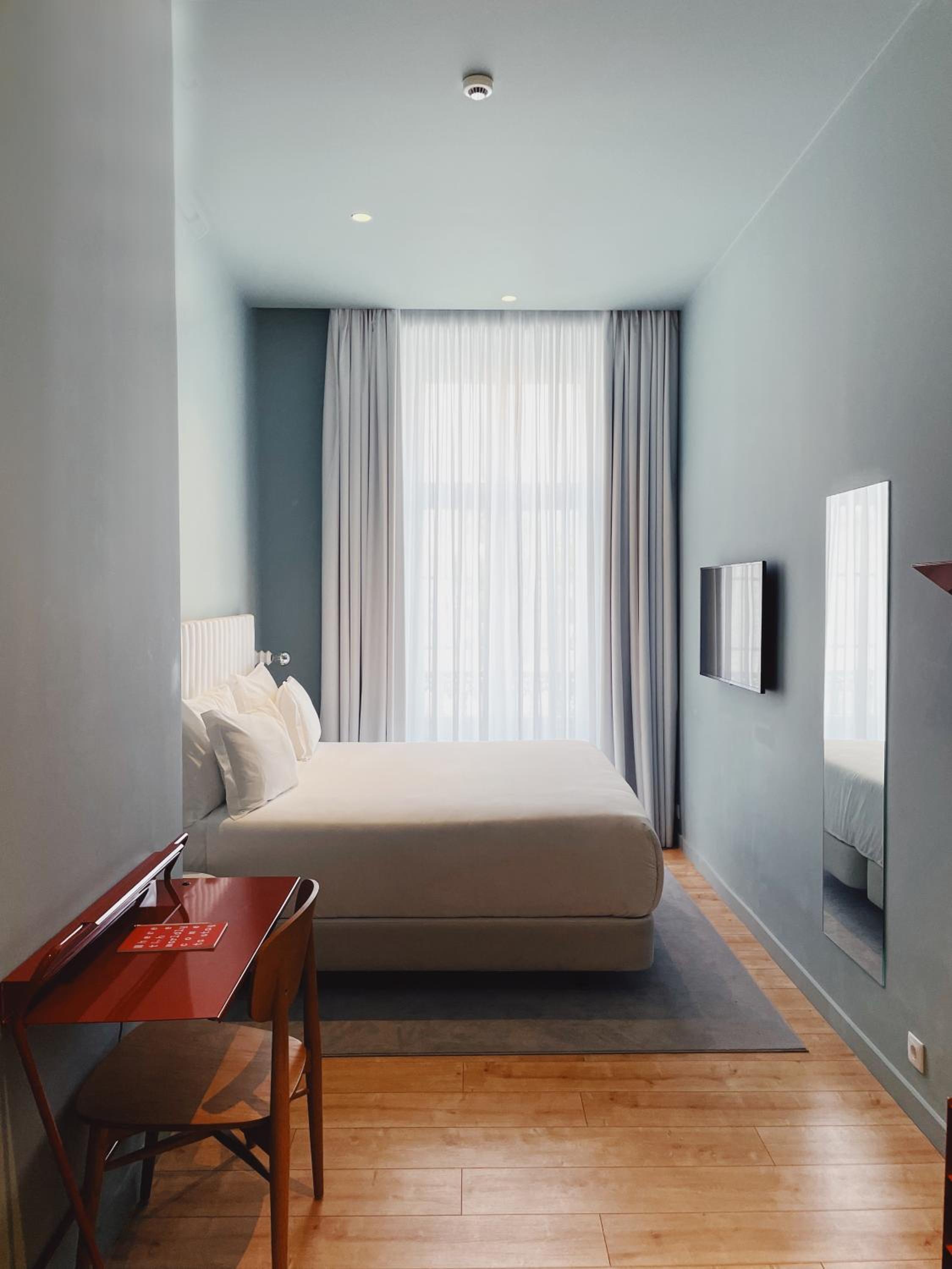 Superior Room with City View - Photo 21