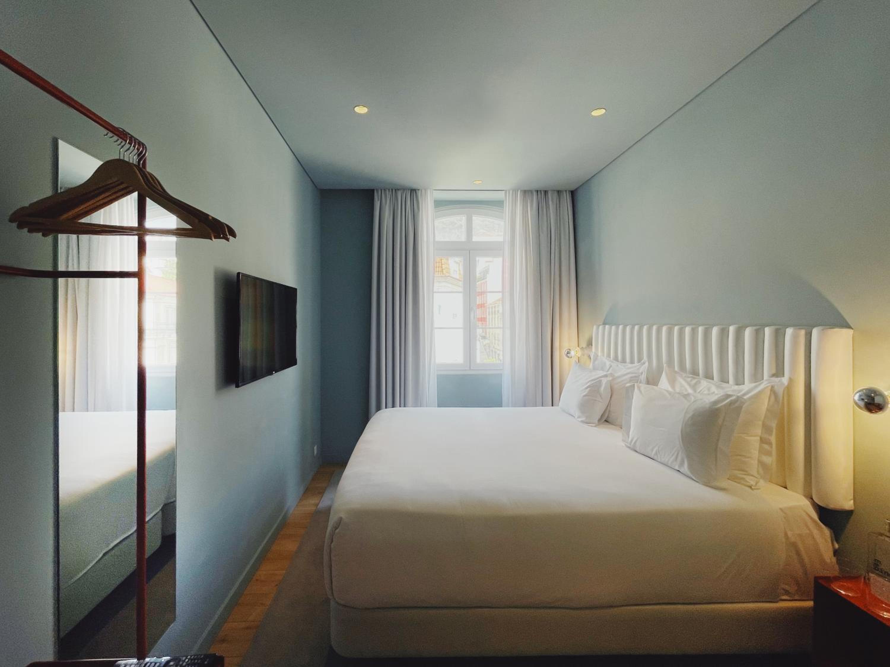 Superior Room with City View - Photo 24