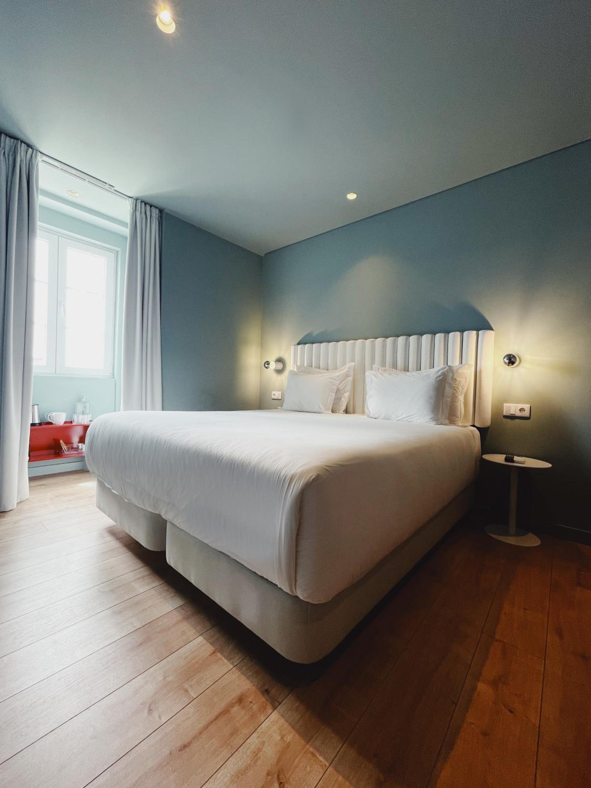 Superior Room with City View - Photo 25