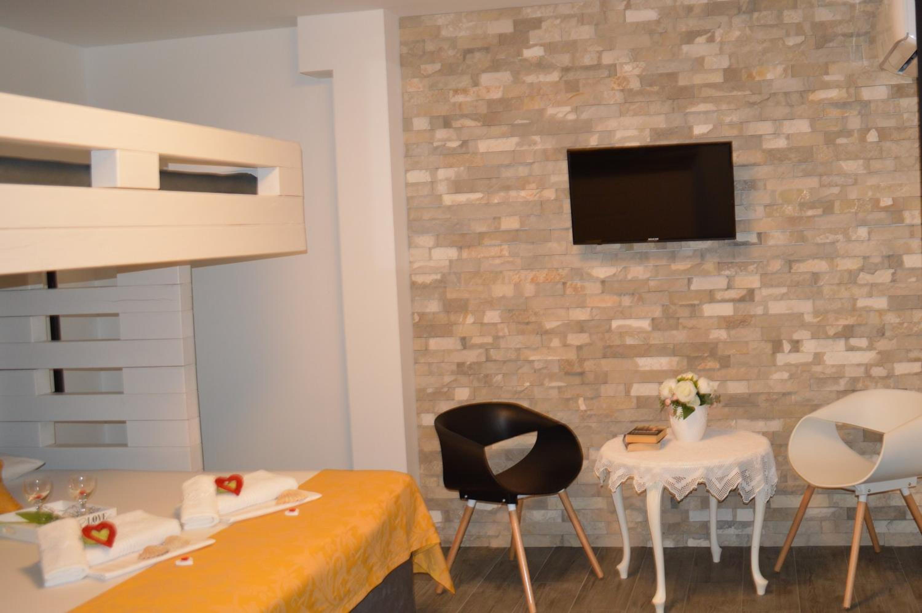 Deluxe Family Room - Photo 13