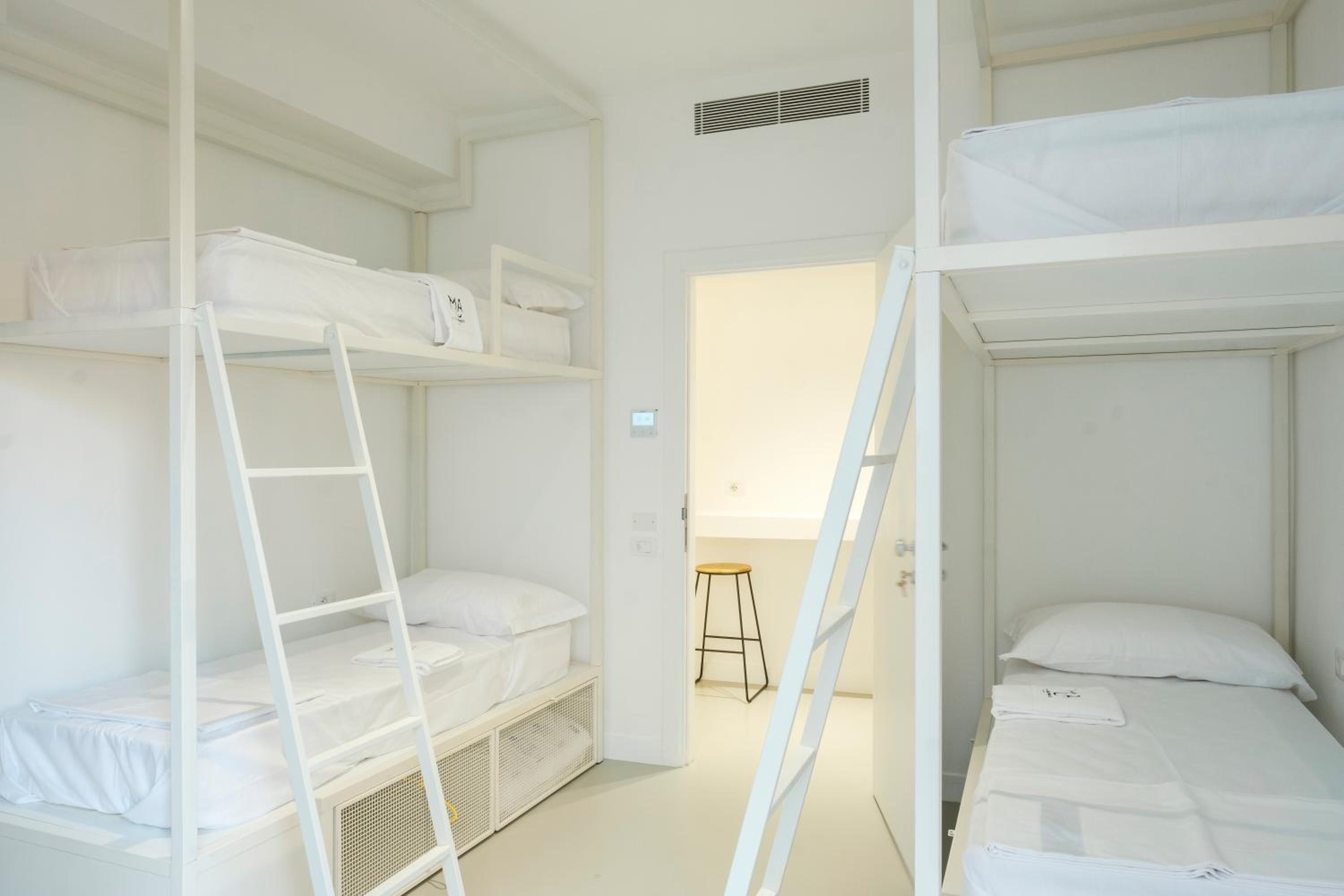 Quadruple Room with Bathroom photo 2