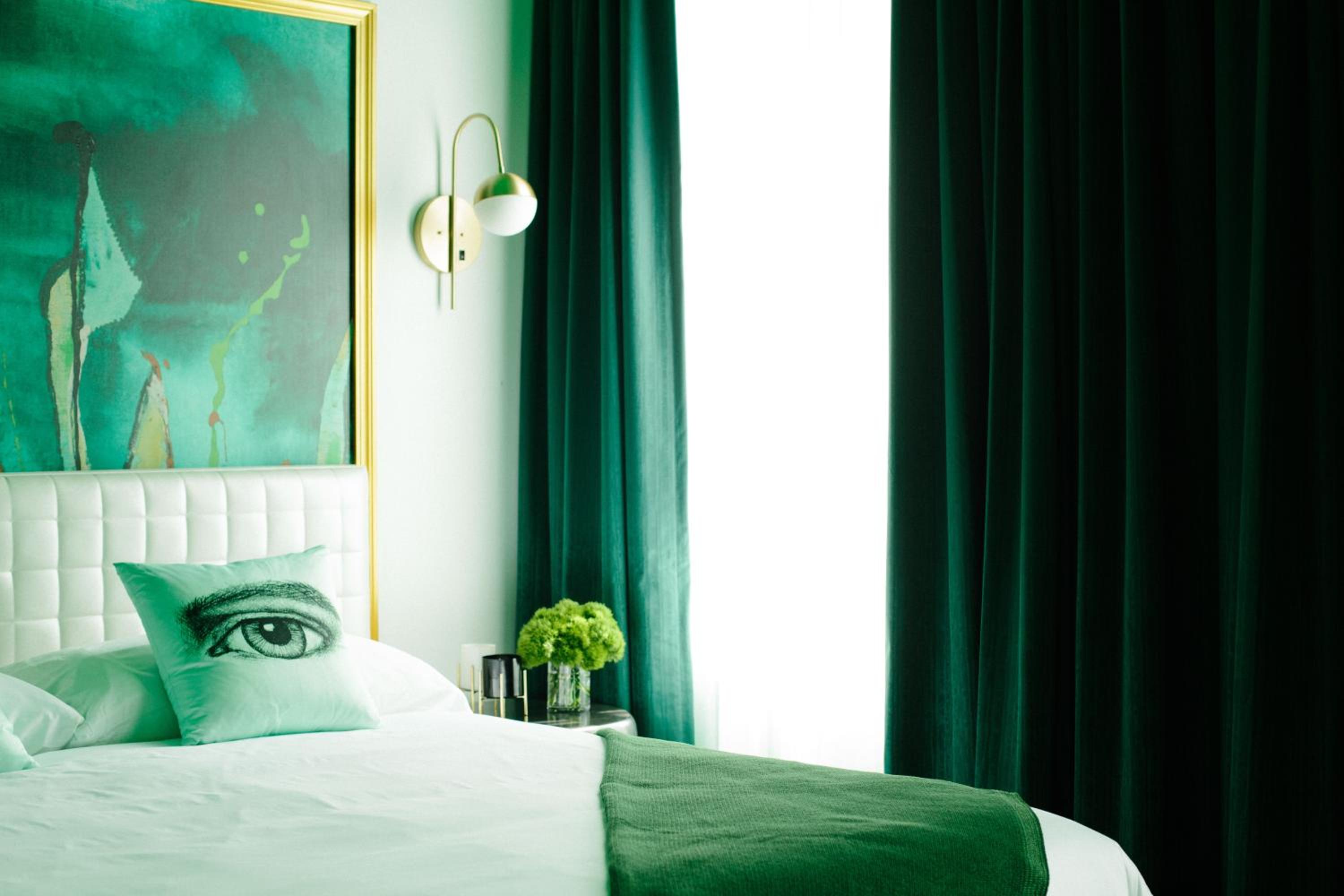 Single Queen Room - Photo 3