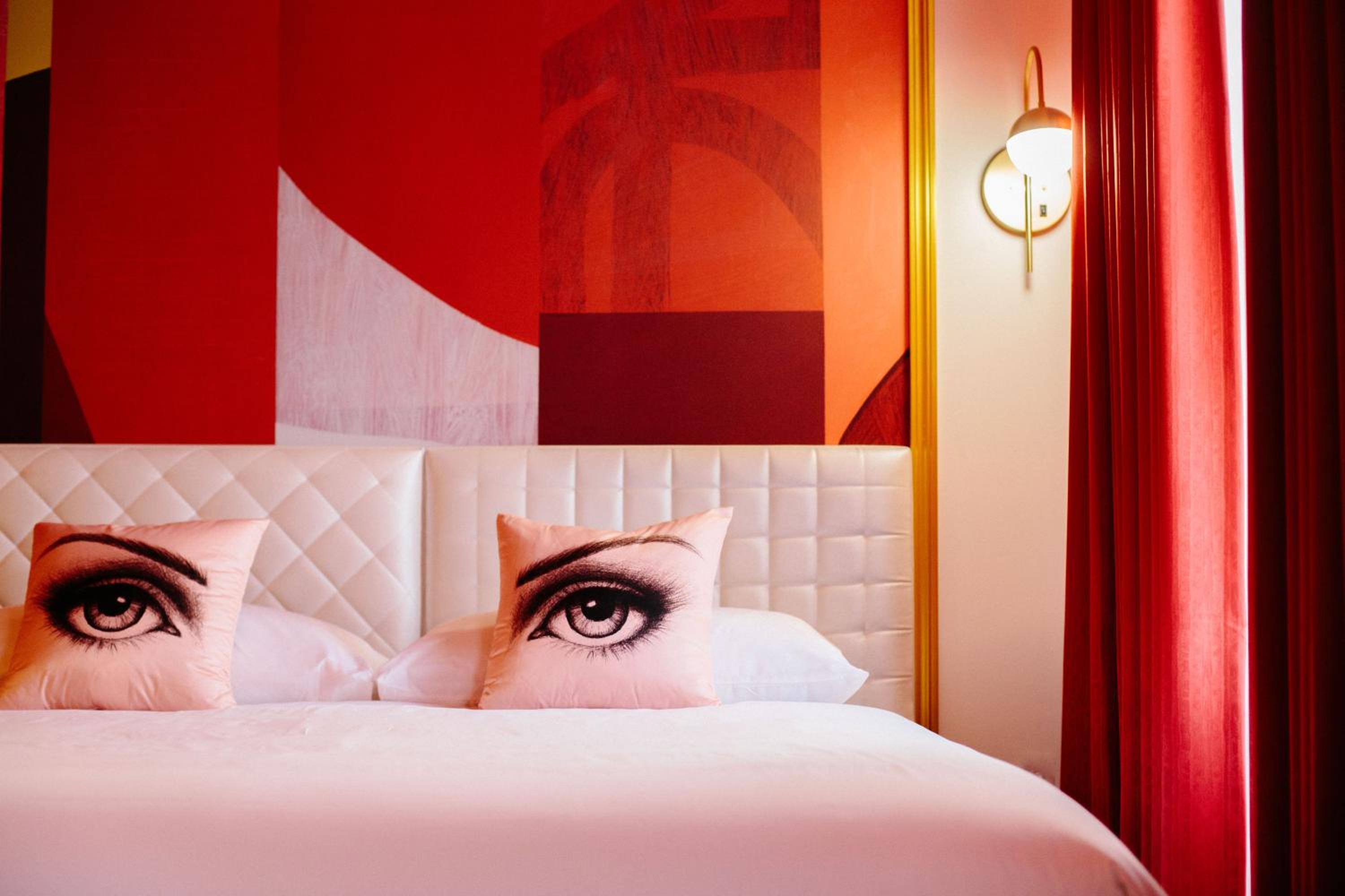 Red Queen Room - Photo 4