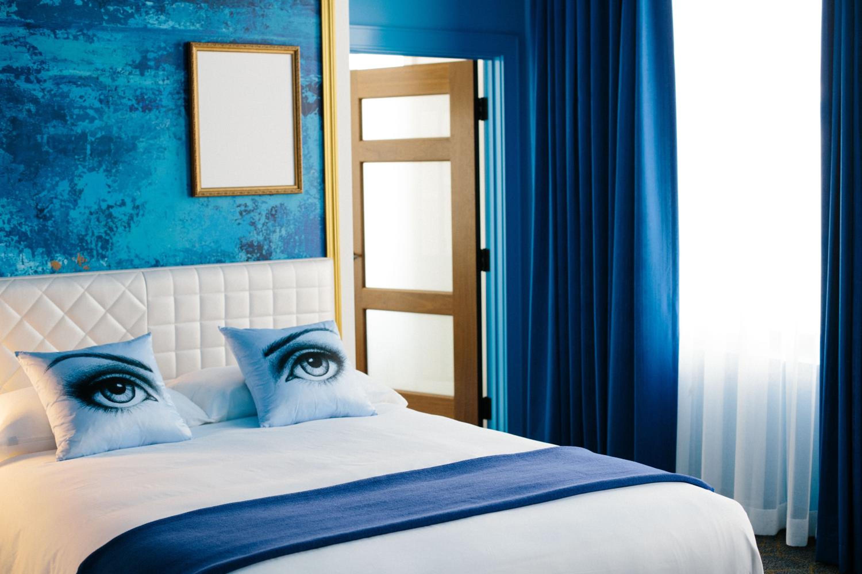 Single Queen Room - Photo 1