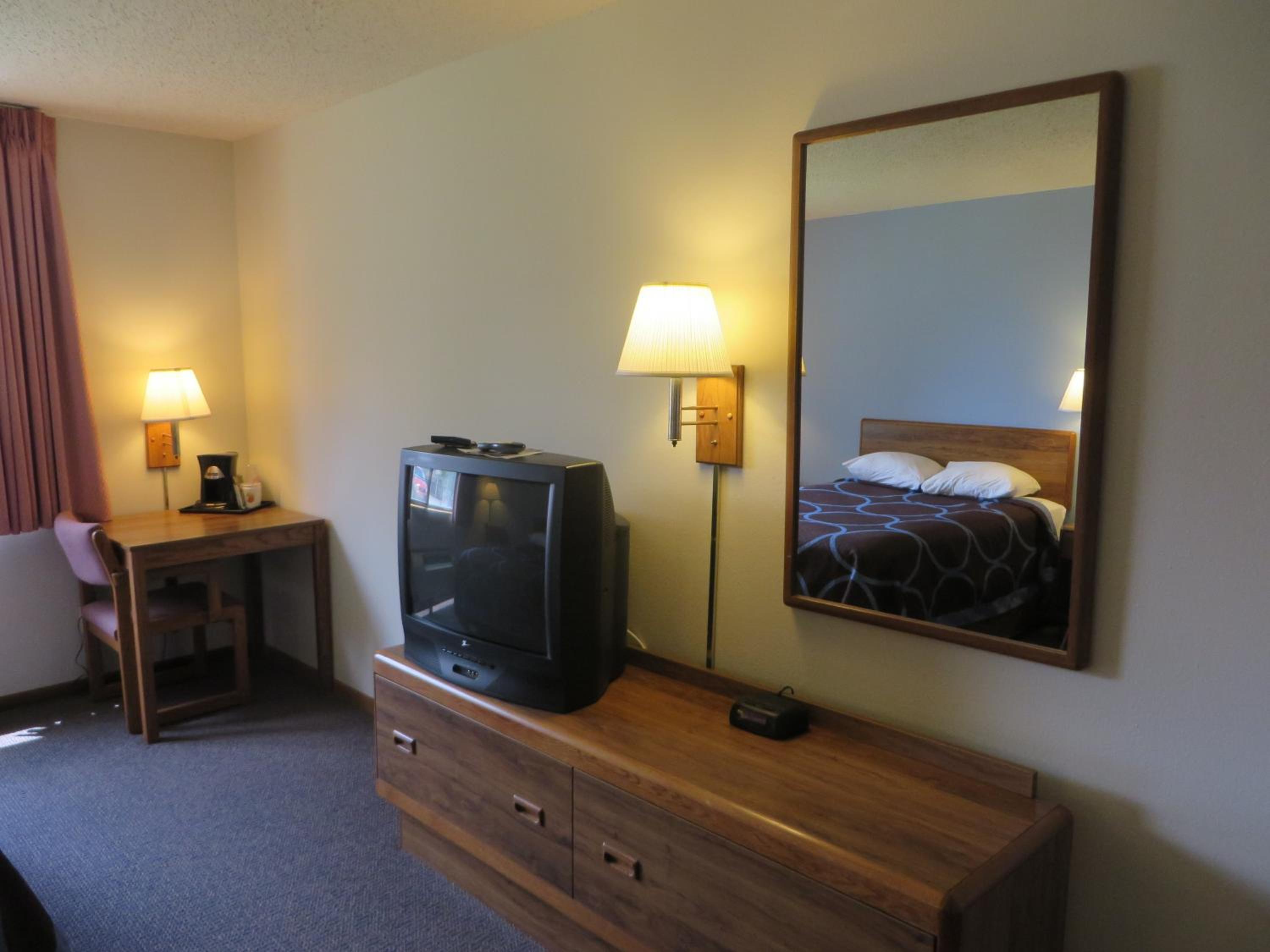 Queen Room - Mobility Access/Non-Smoking - Photo 1