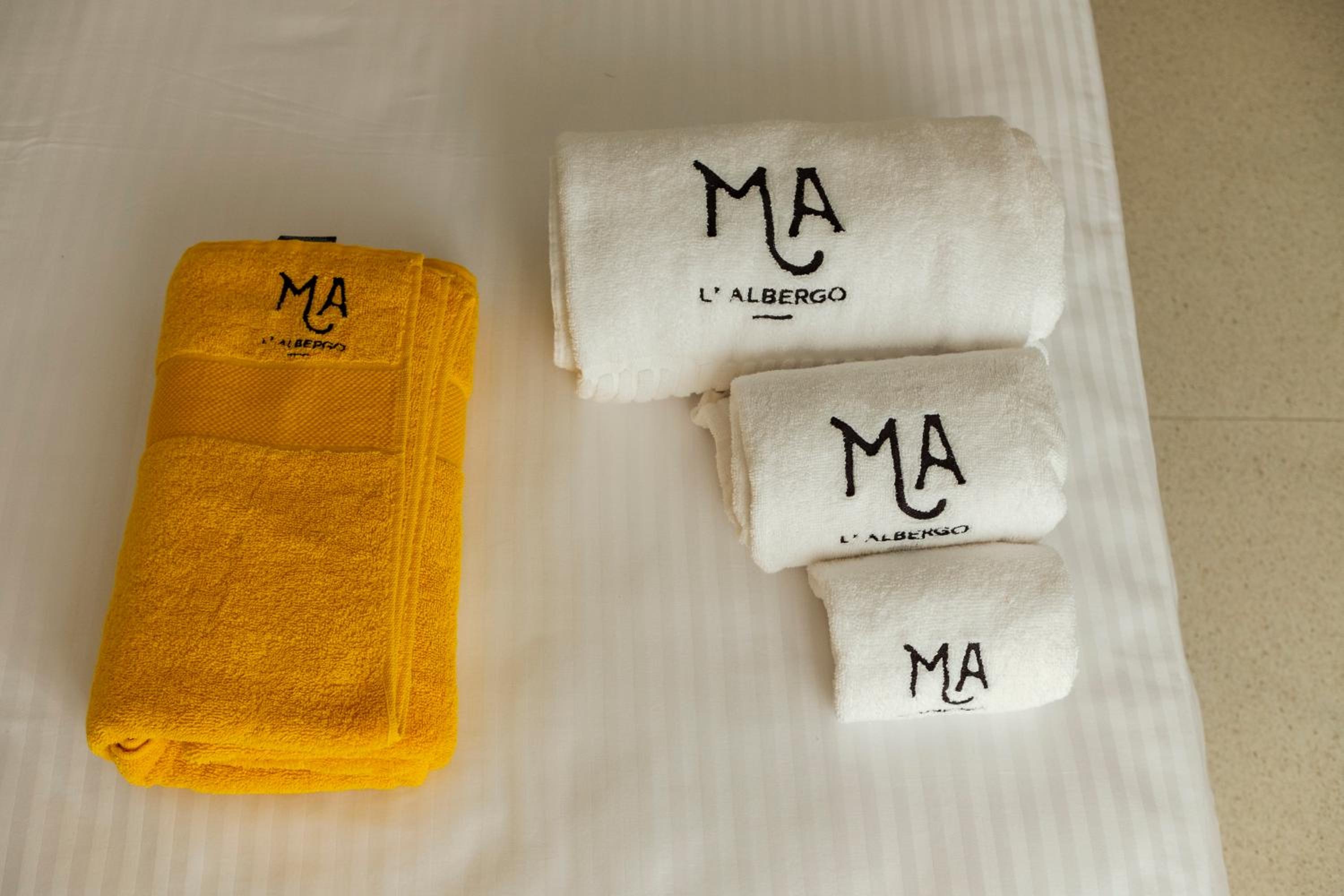 Deluxe Double Room with Sea View - Photo 12