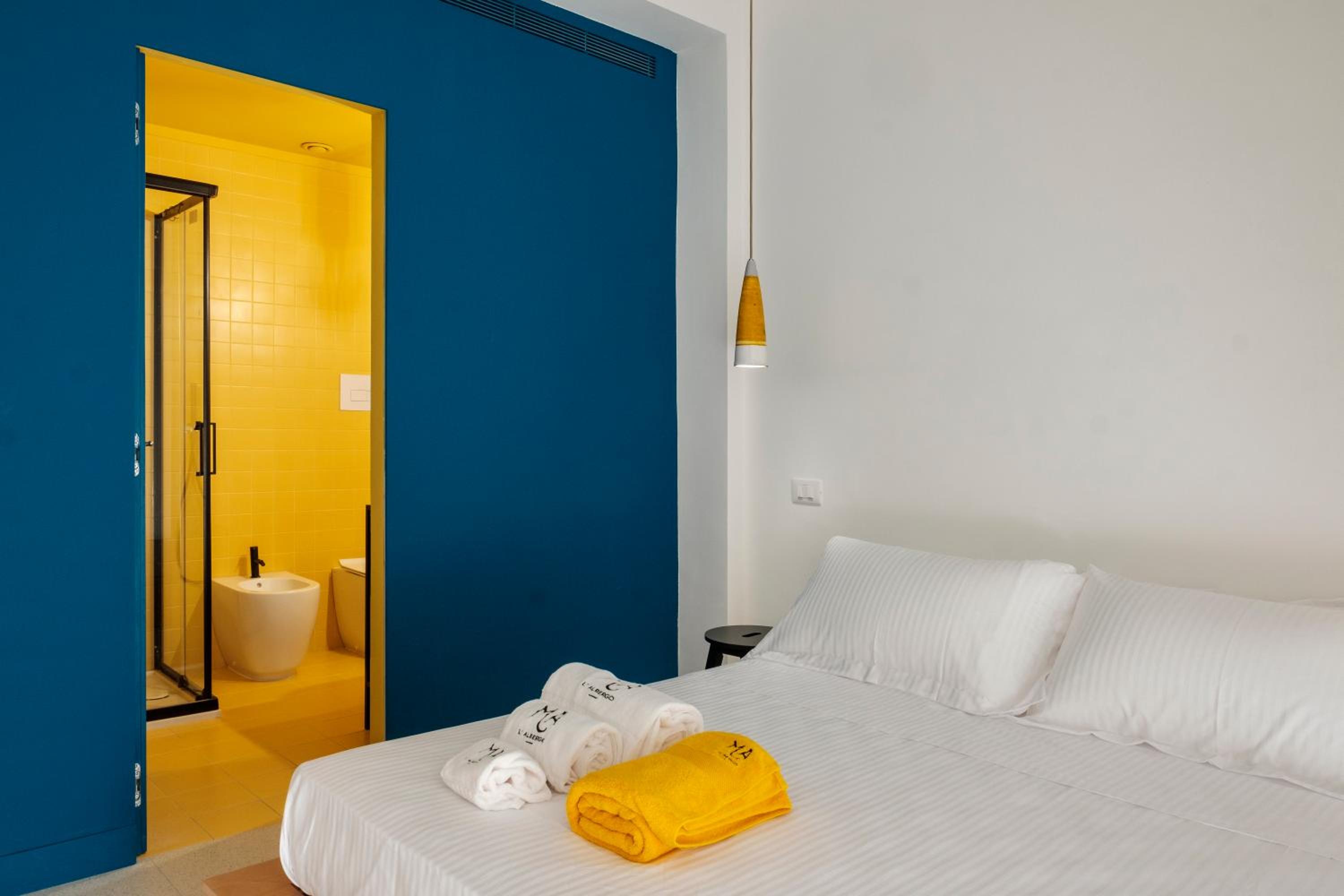 Deluxe Double Room with Sea View - Photo 13