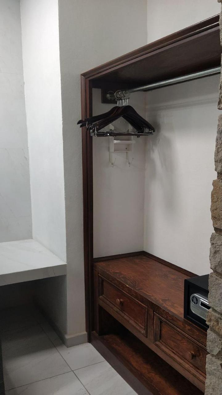 Queen Room with Spa Bath photo 3