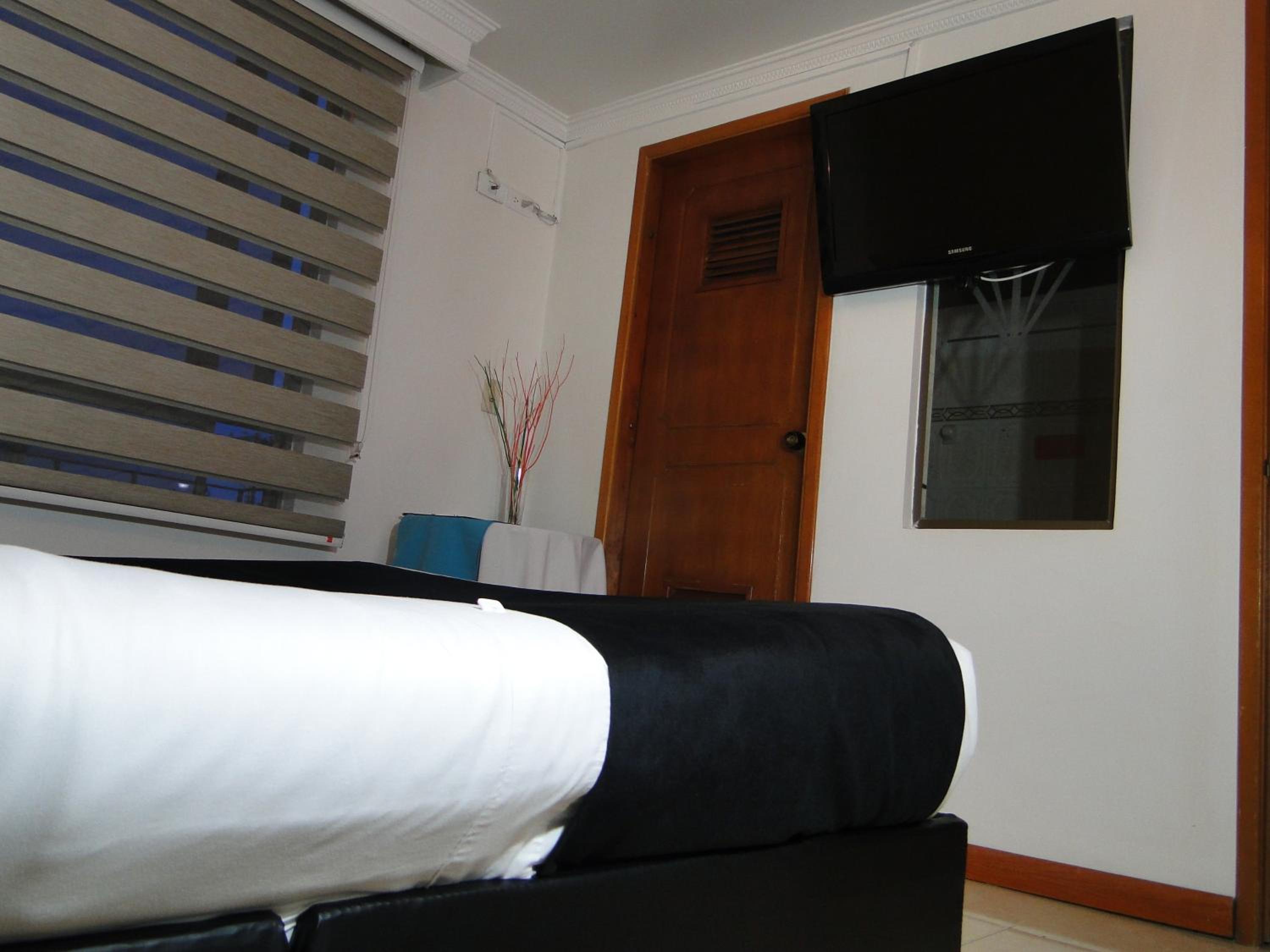 Double Room with Spa Bath photo 2