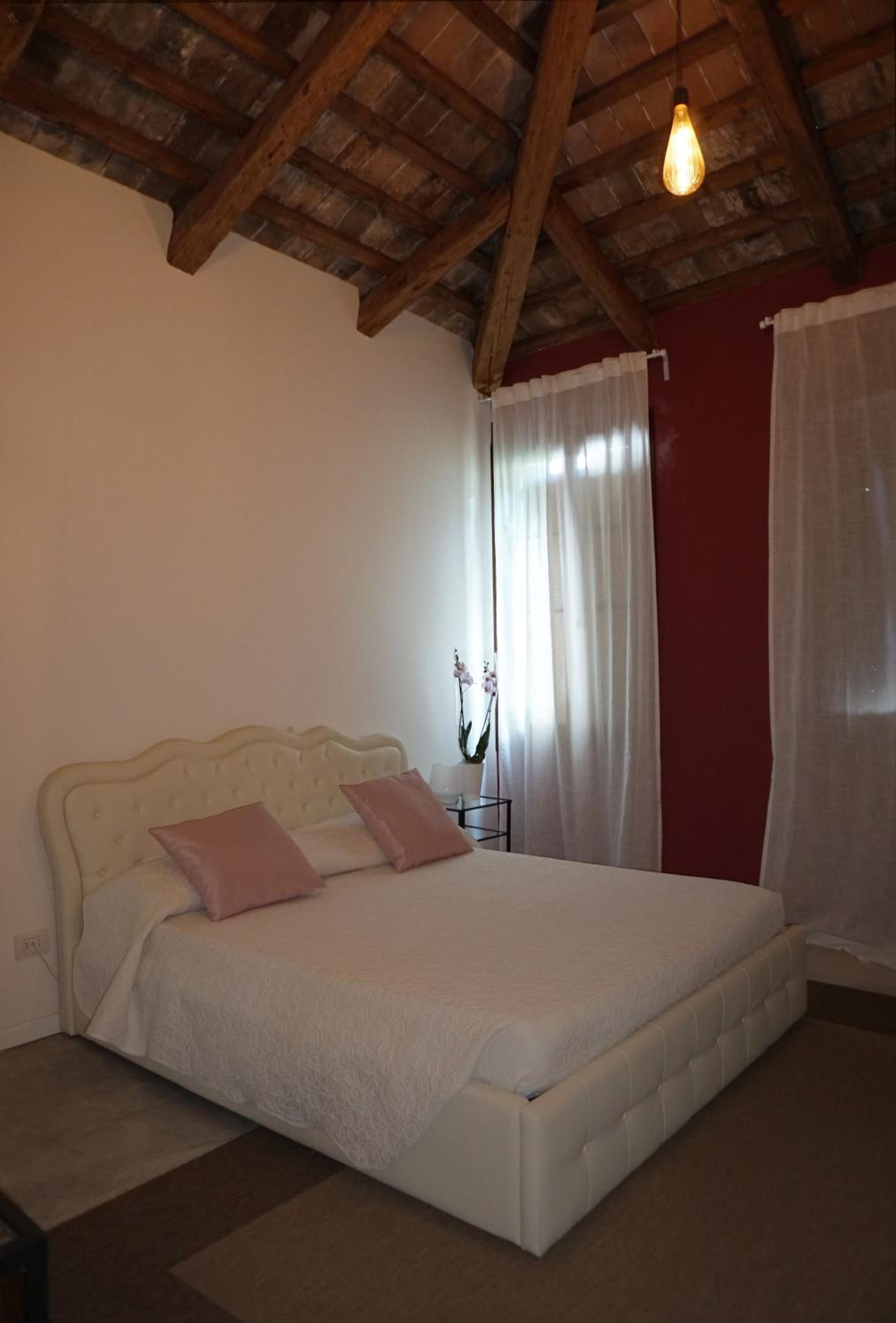 Superior King Room photo 1