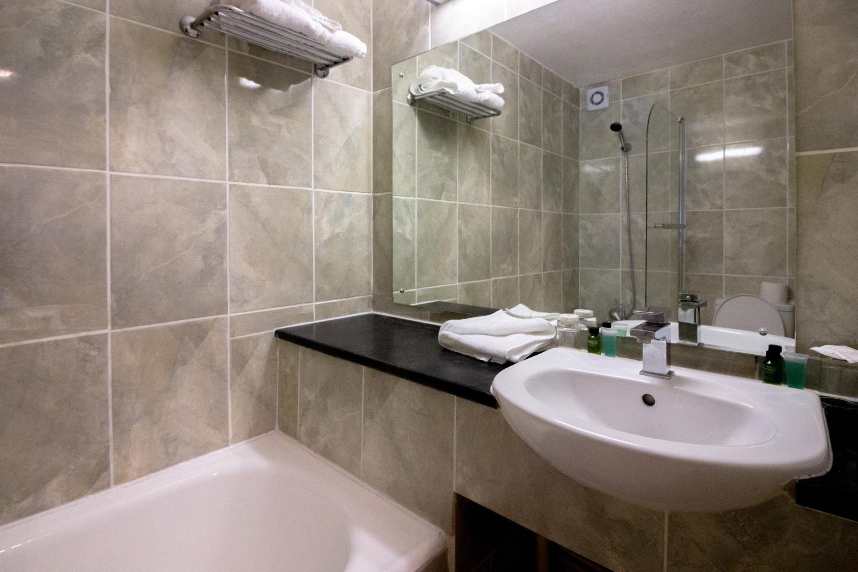 Twin Room - Photo 4