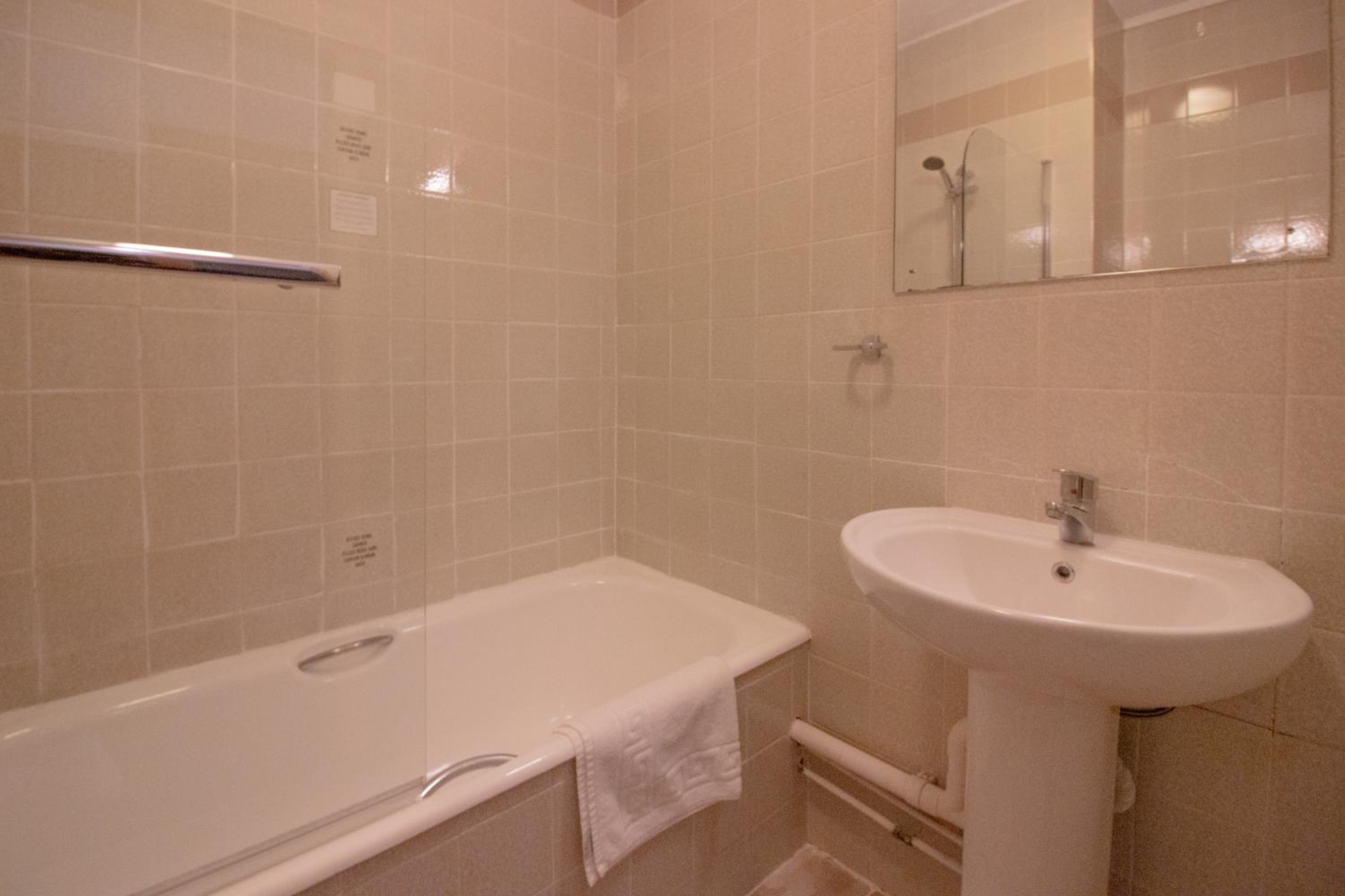 Double Room - Photo 6