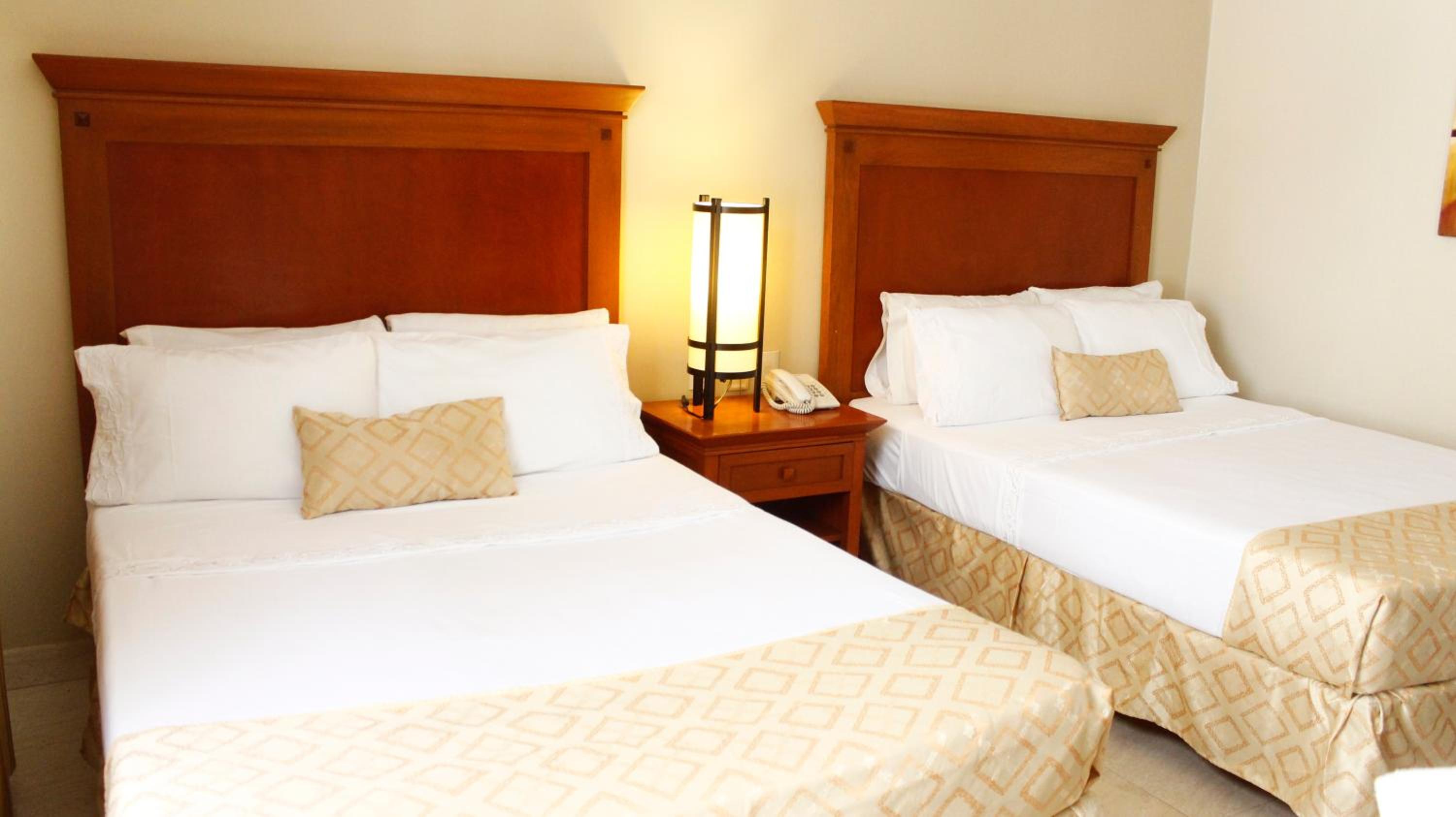 Queen Room with Two Queen Beds photo 1