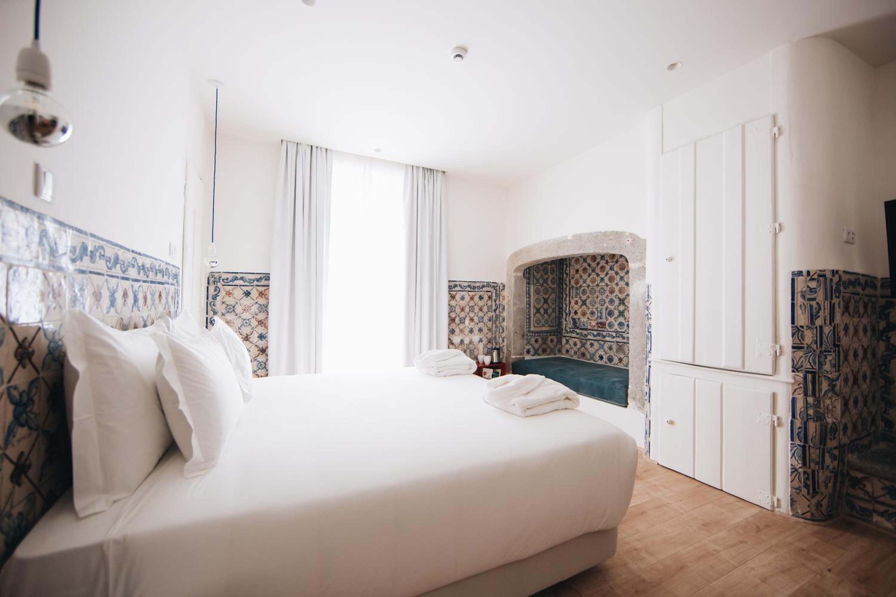 Premium Room with City View - Photo 10