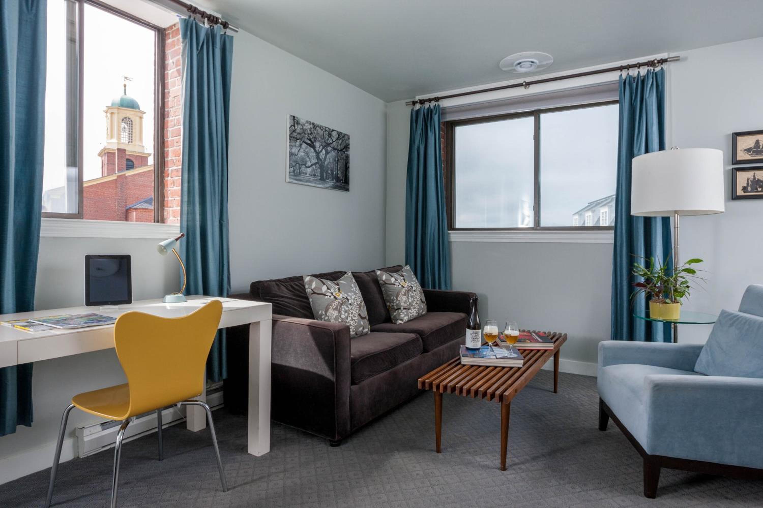 Deluxe King Room photo 1