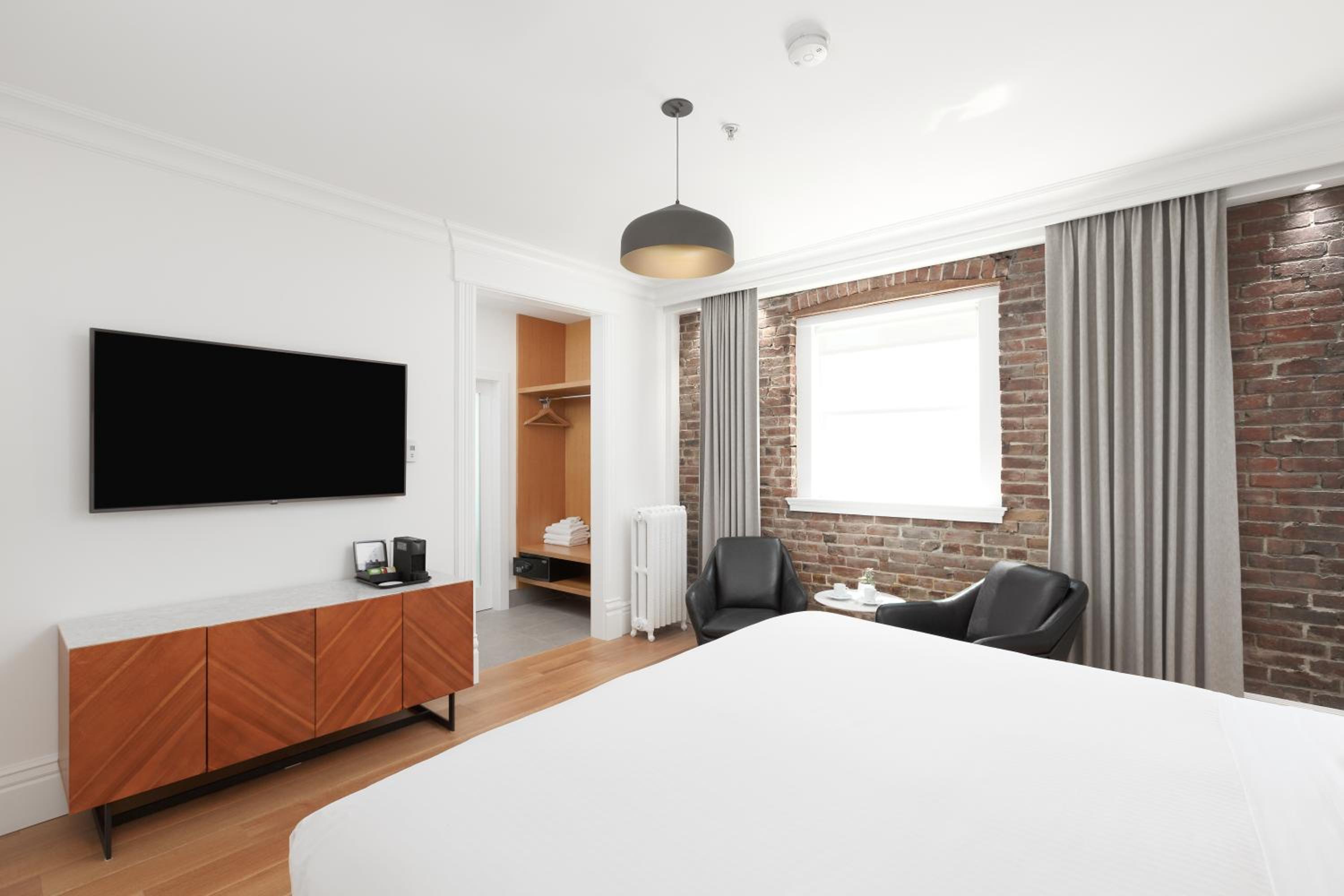 Legacy King Room - Photo 18
