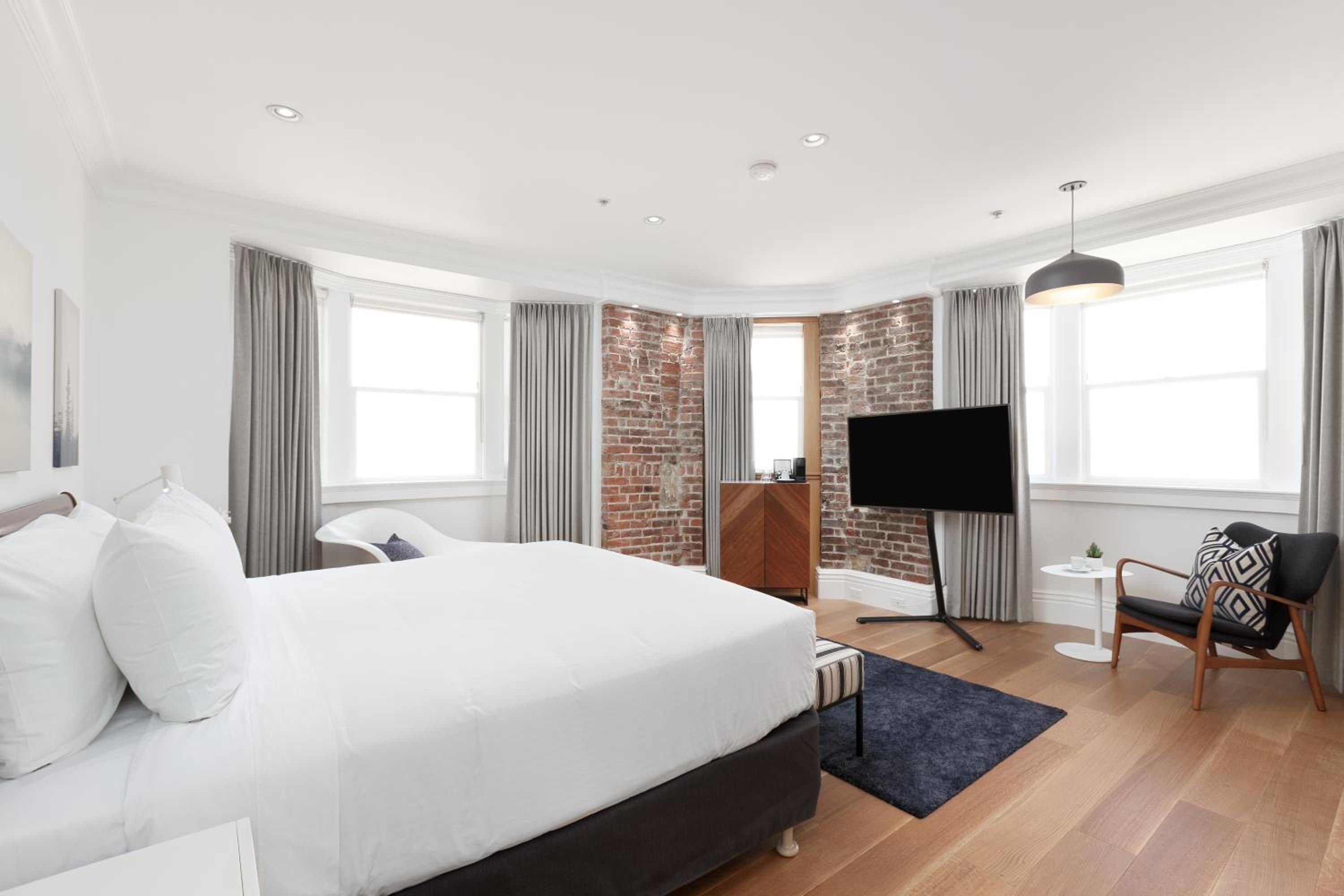 Legacy King Room - Photo 17