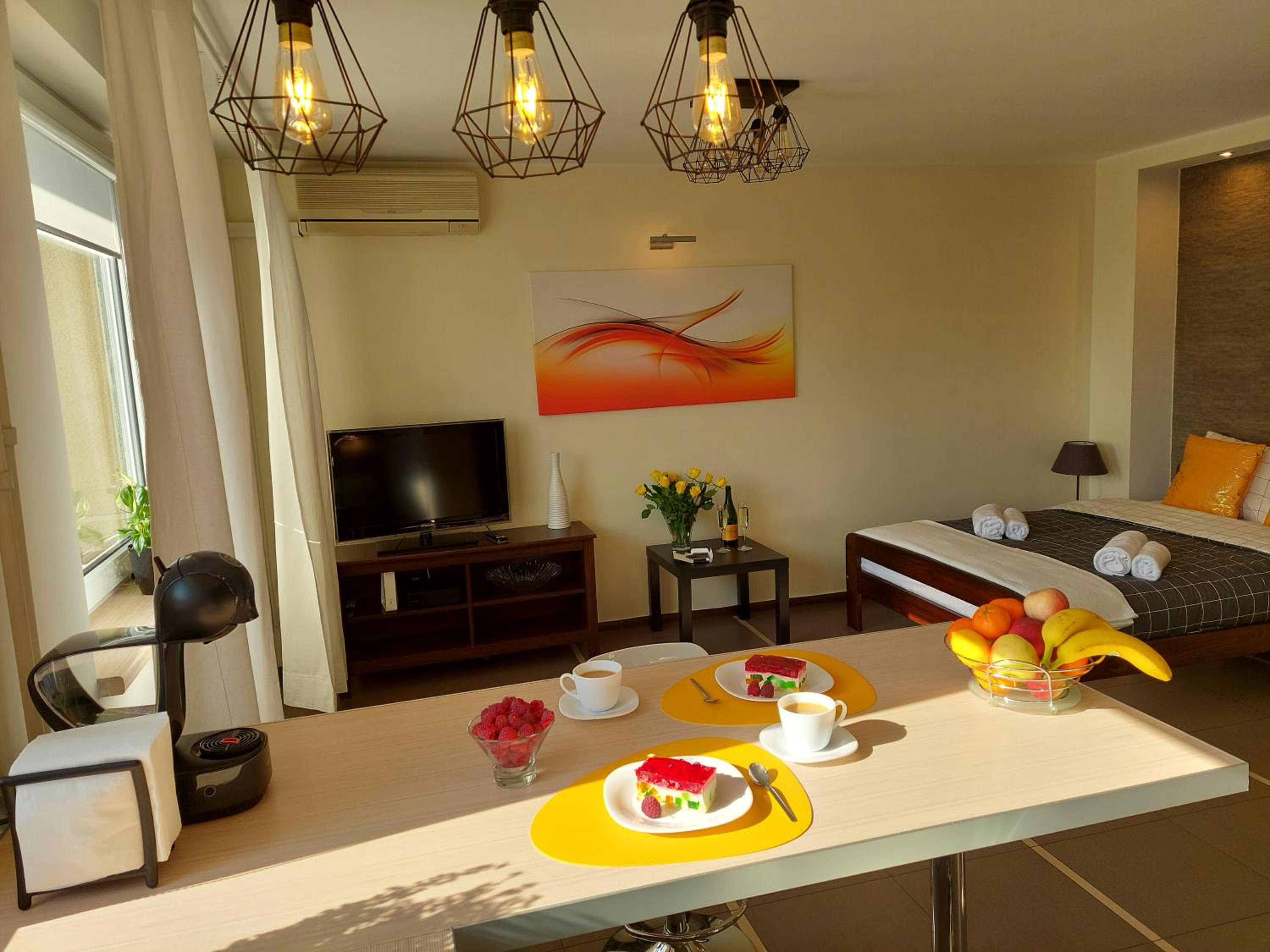 One-Bedroom Apartment - Photo 2