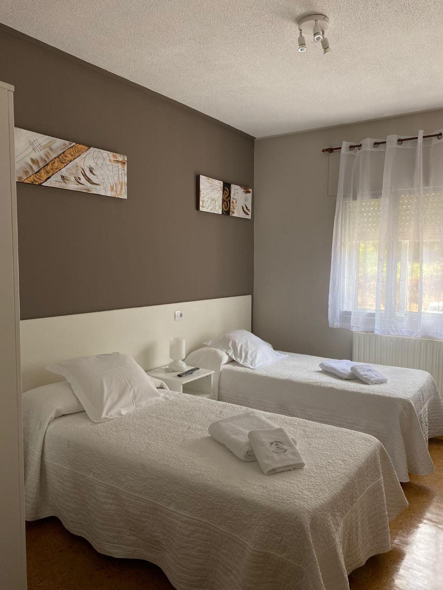 Habitación Estándar con Dos Camas y Baño Compartido