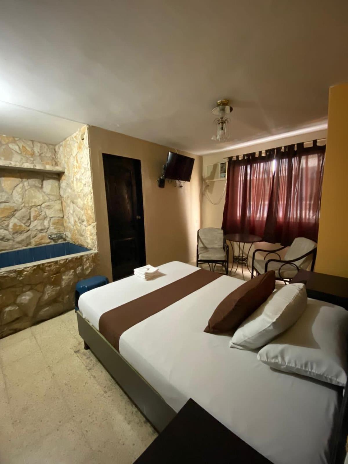 Suite with Spa Bath photo 1