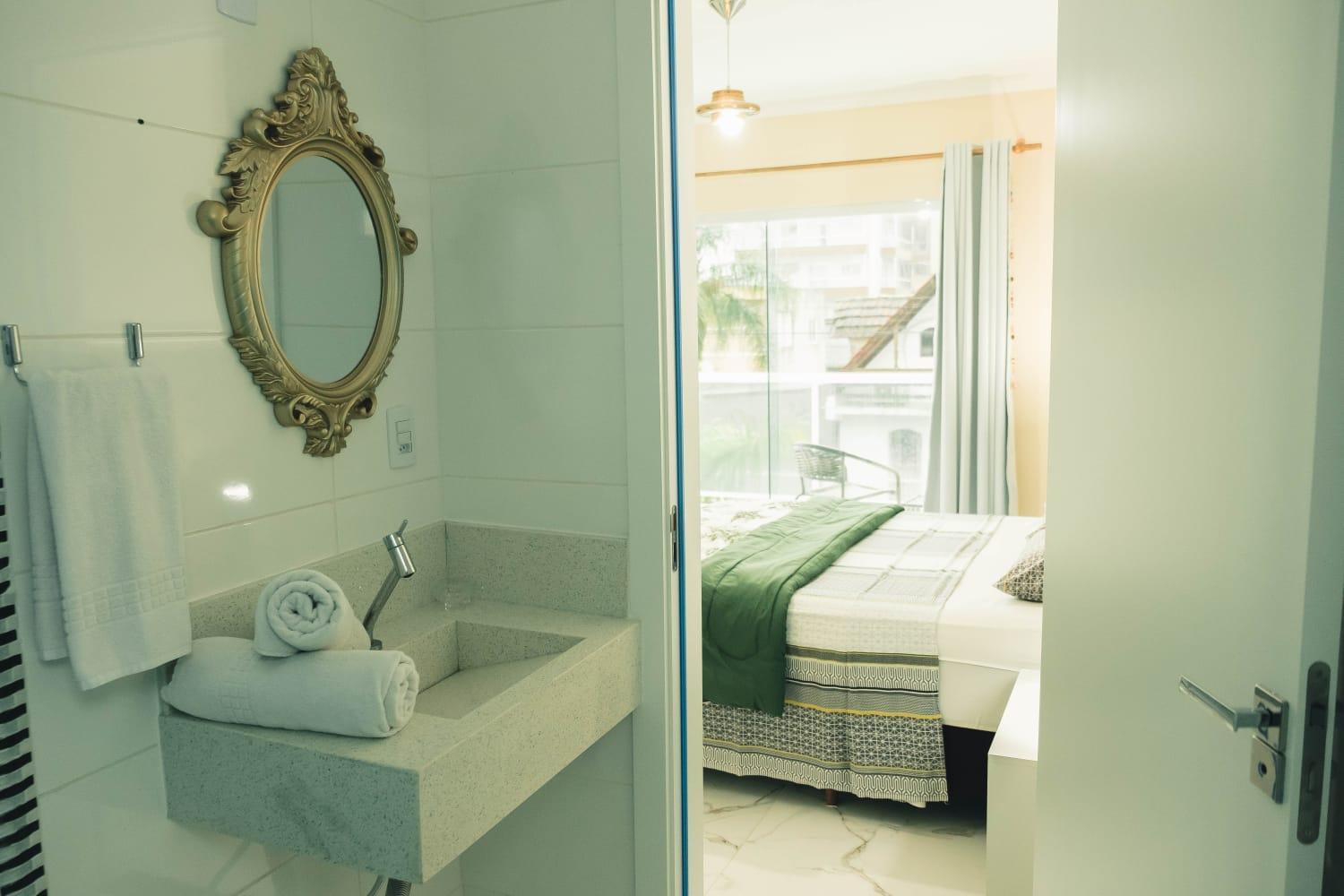 Suite with Balcony - Photo 4