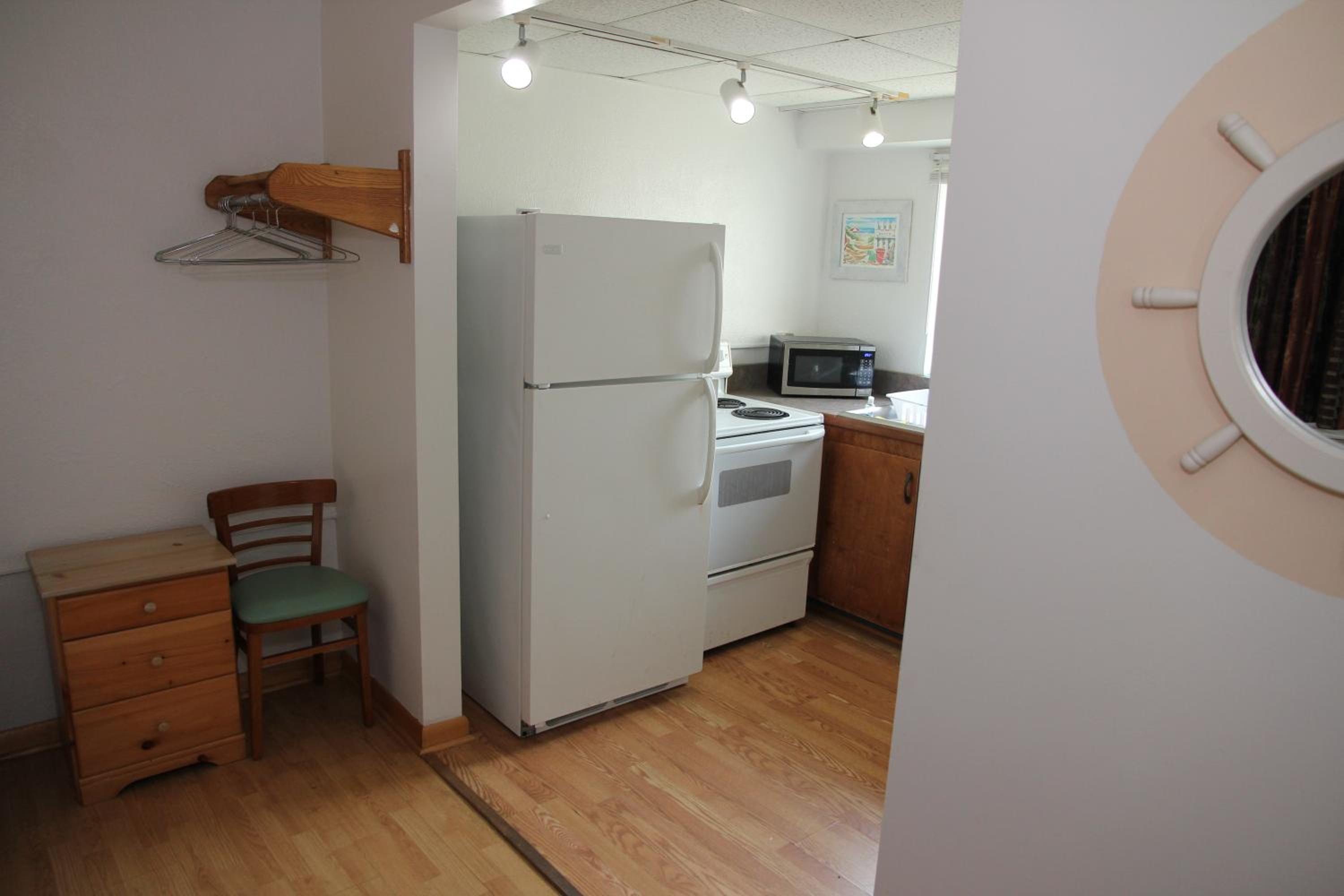 Deluxe Queen Room With Kitchenette photo 3