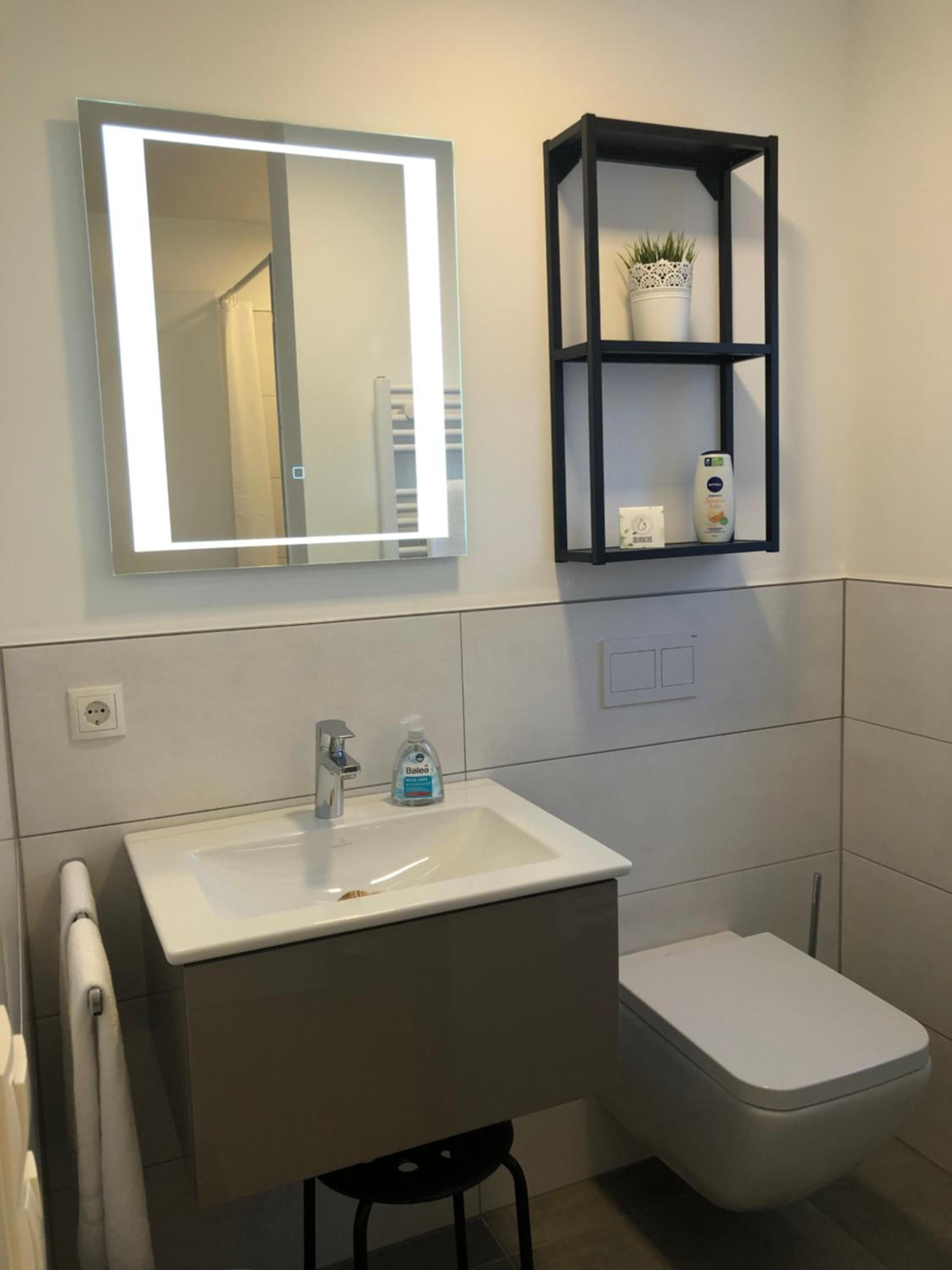 One-Bedroom Apartment - Photo 13