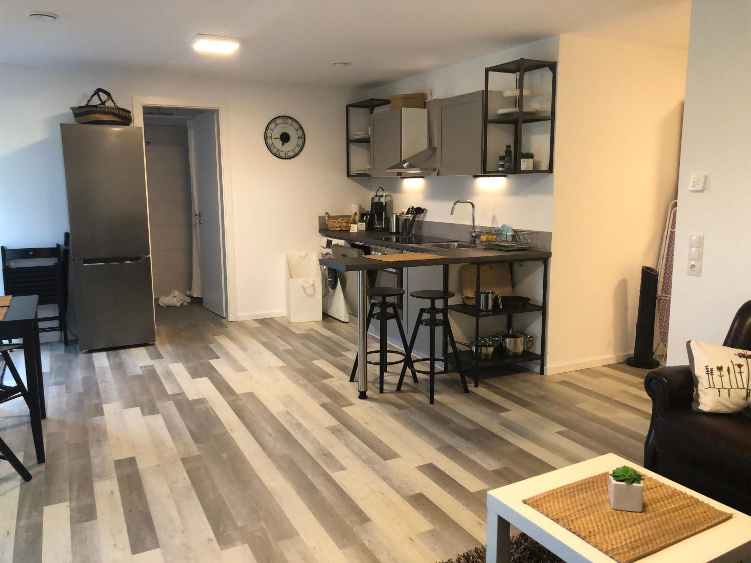 One-Bedroom Apartment - Photo 12