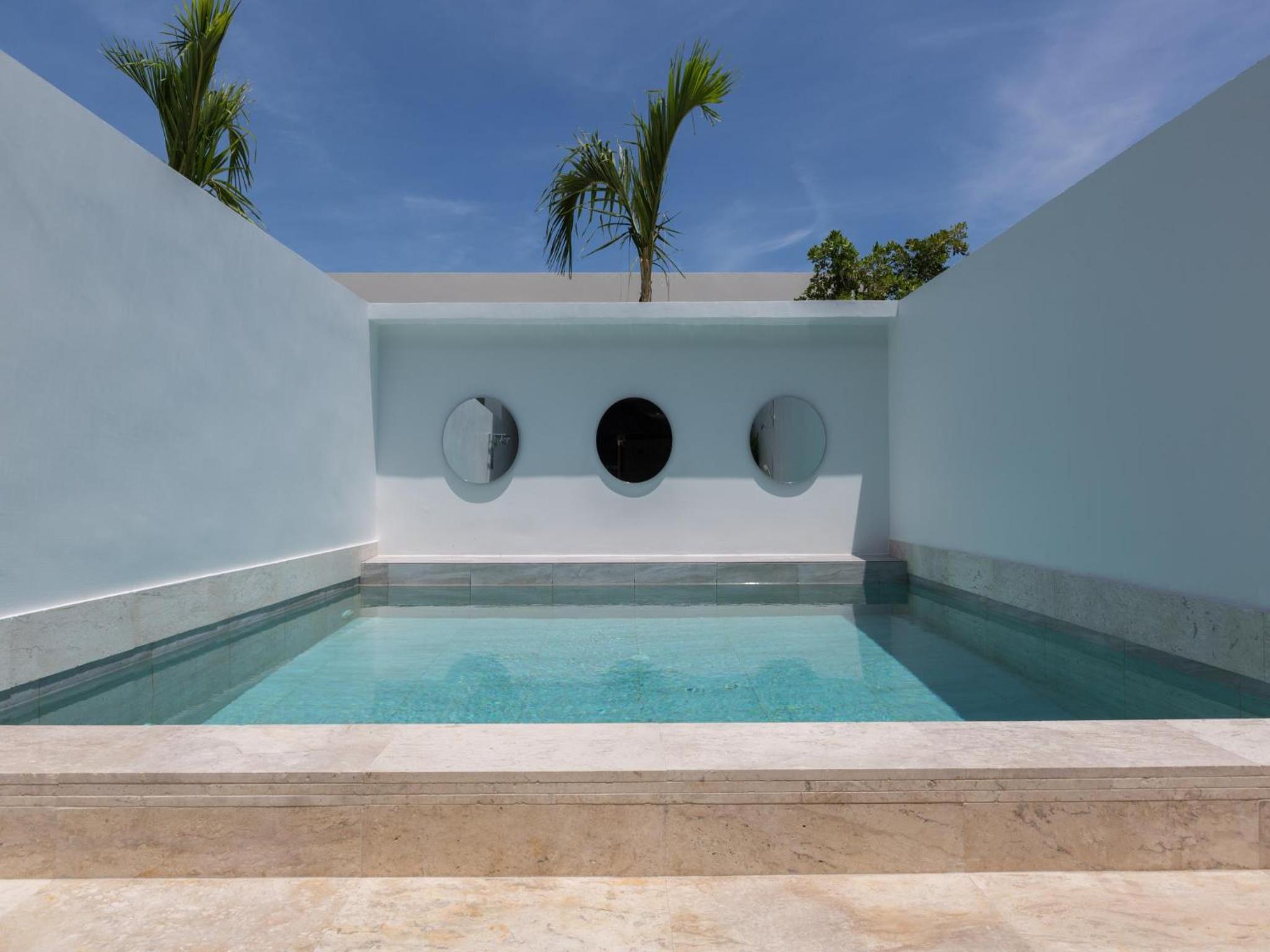 One-Bedroom Pool Suite - Photo 3