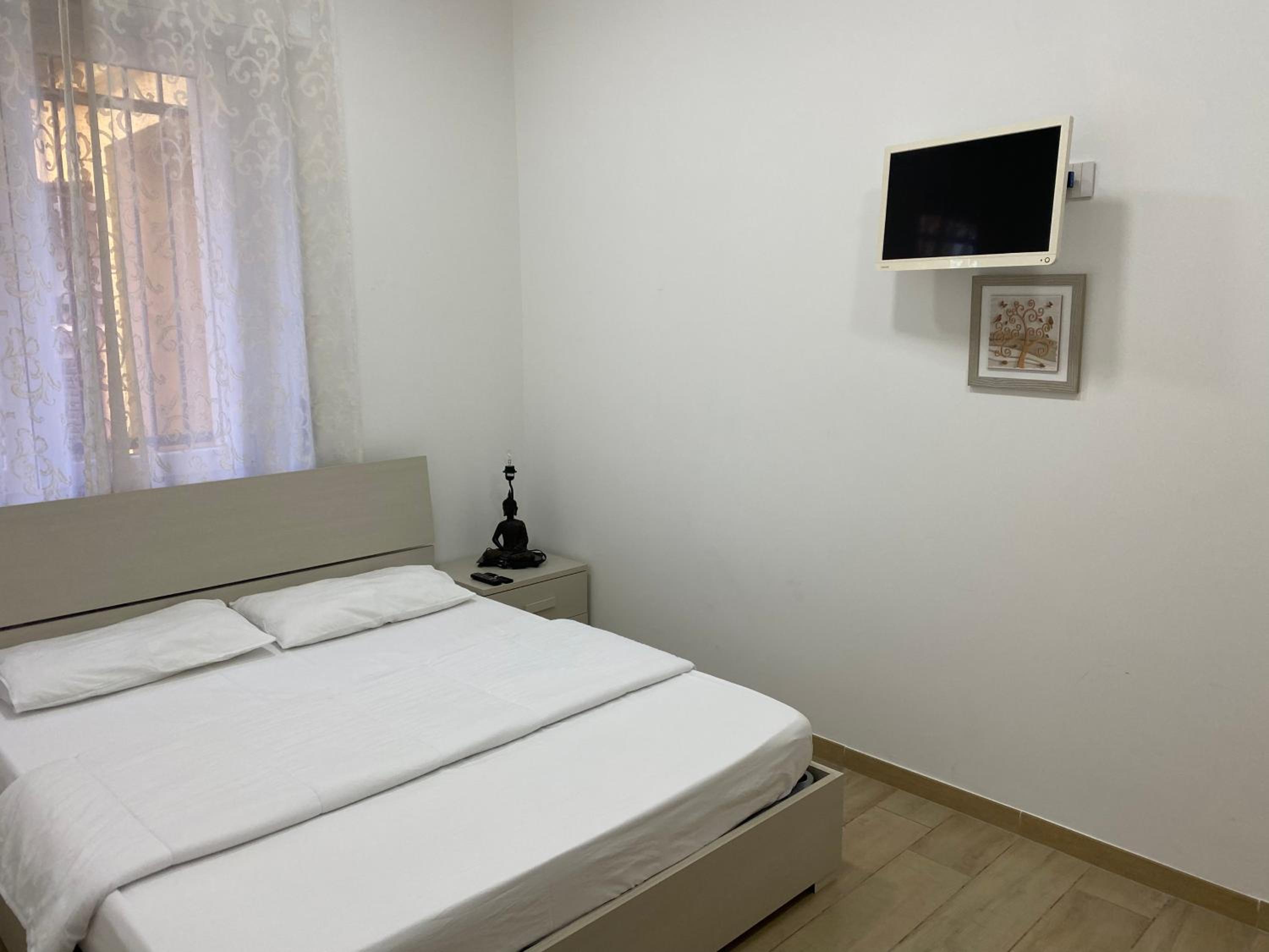 One-Bedroom Apartment - Photo 12
