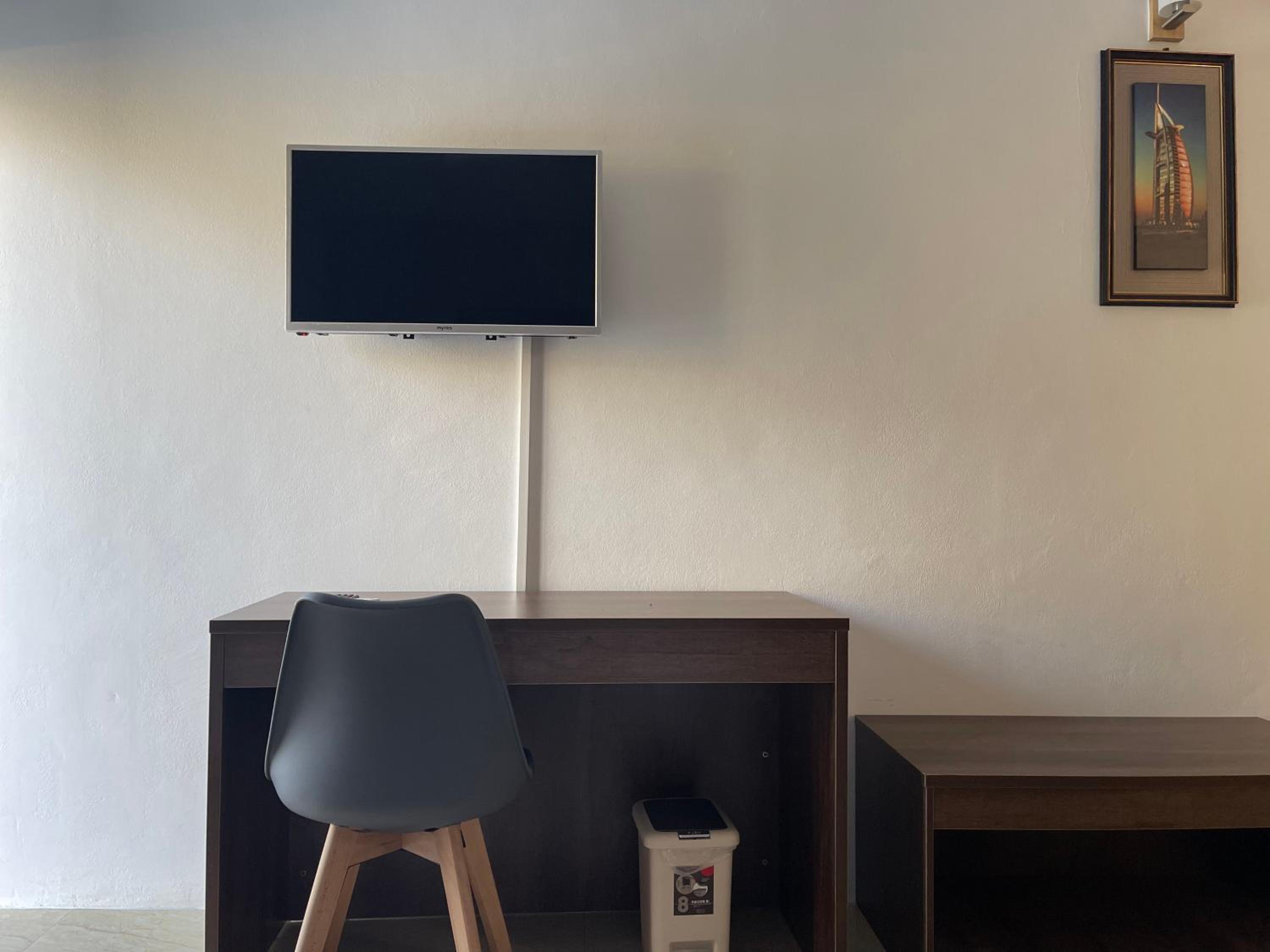 Deluxe Double Room (2 Adults + 1 Child)