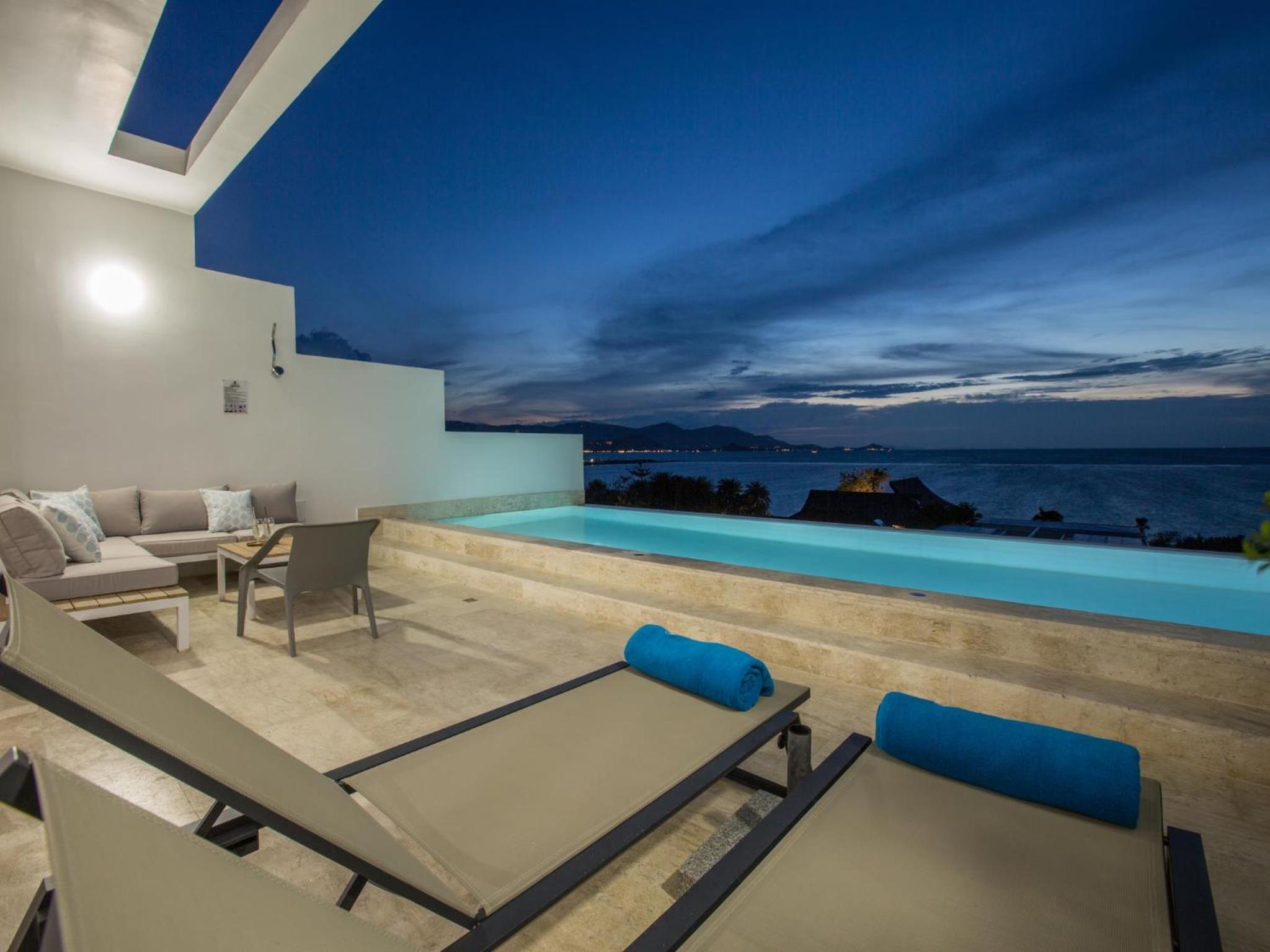 Penthouse Two Bedroom - Photo 4