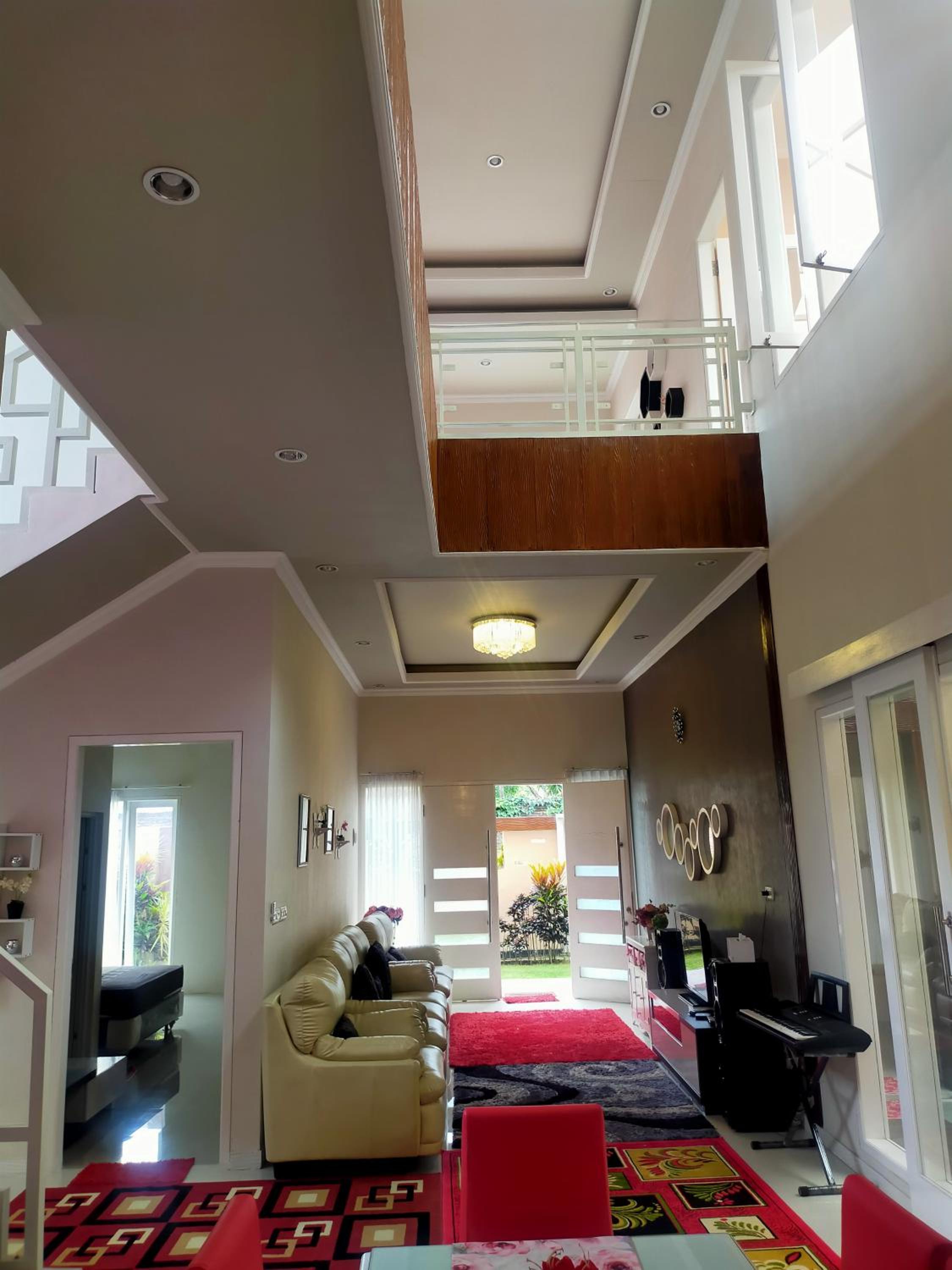 Villa - Photo 1