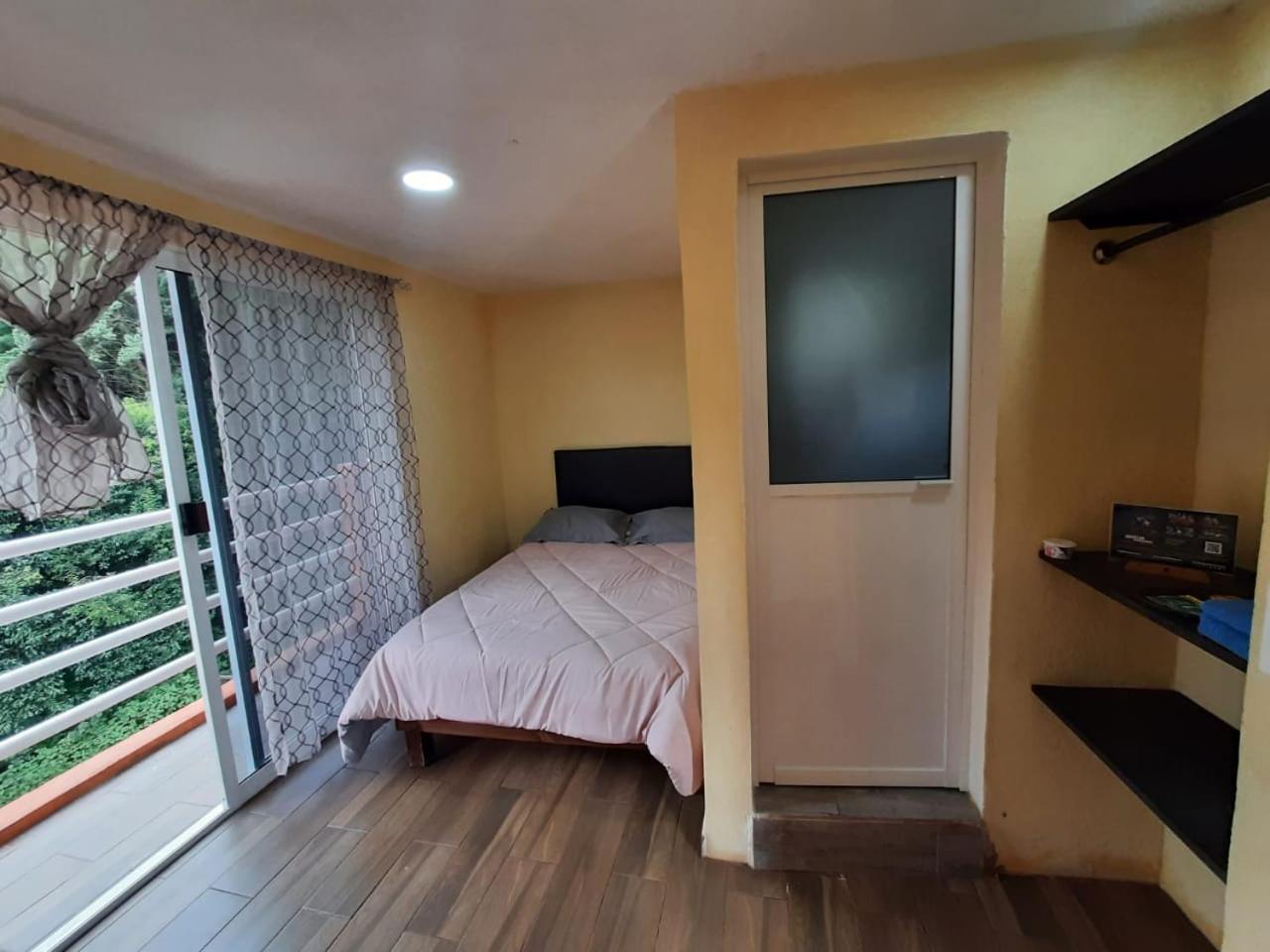 Double Room with Private Bathroom - Photo 8