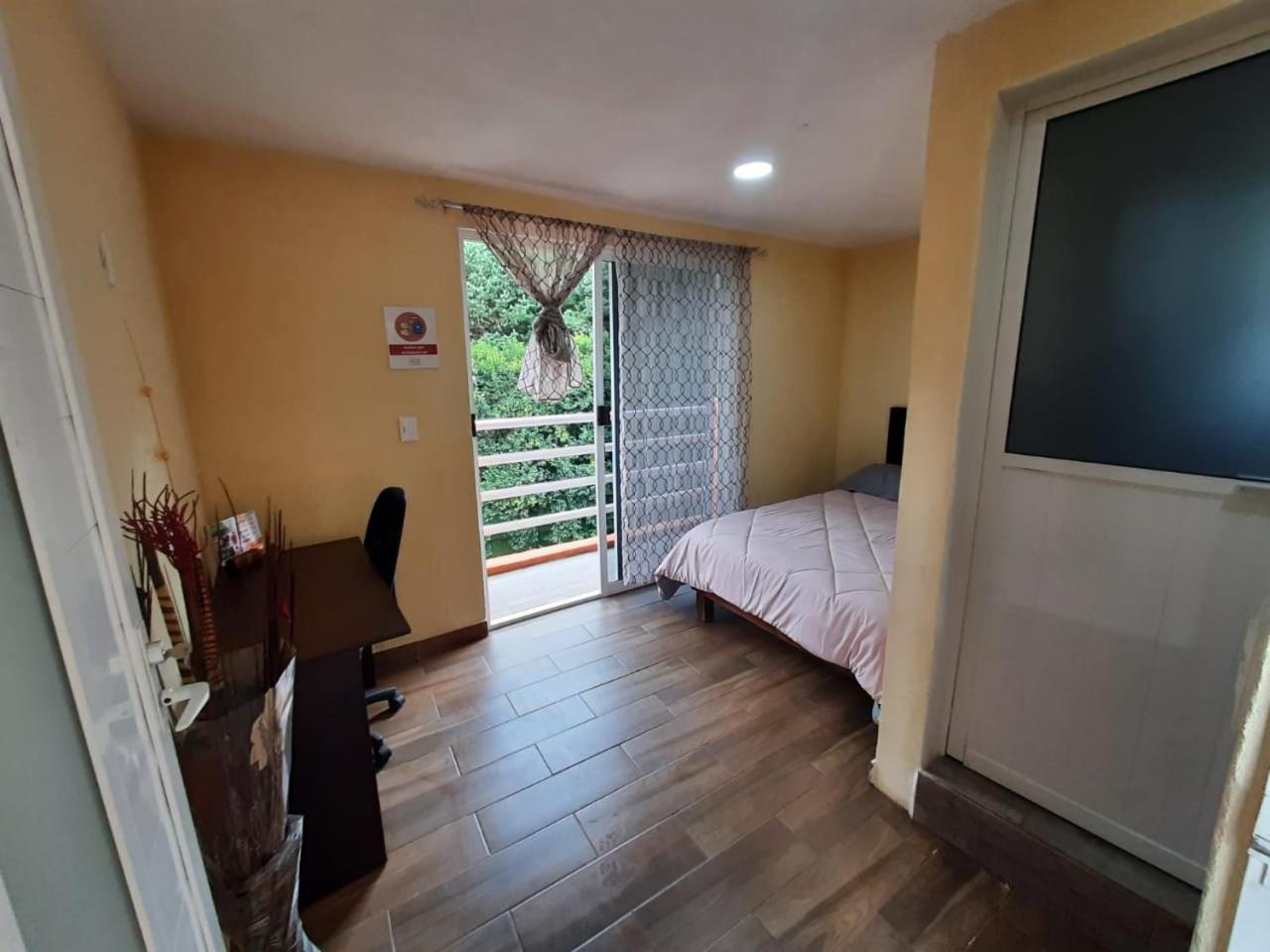 Double Room with Private Bathroom - Photo 4