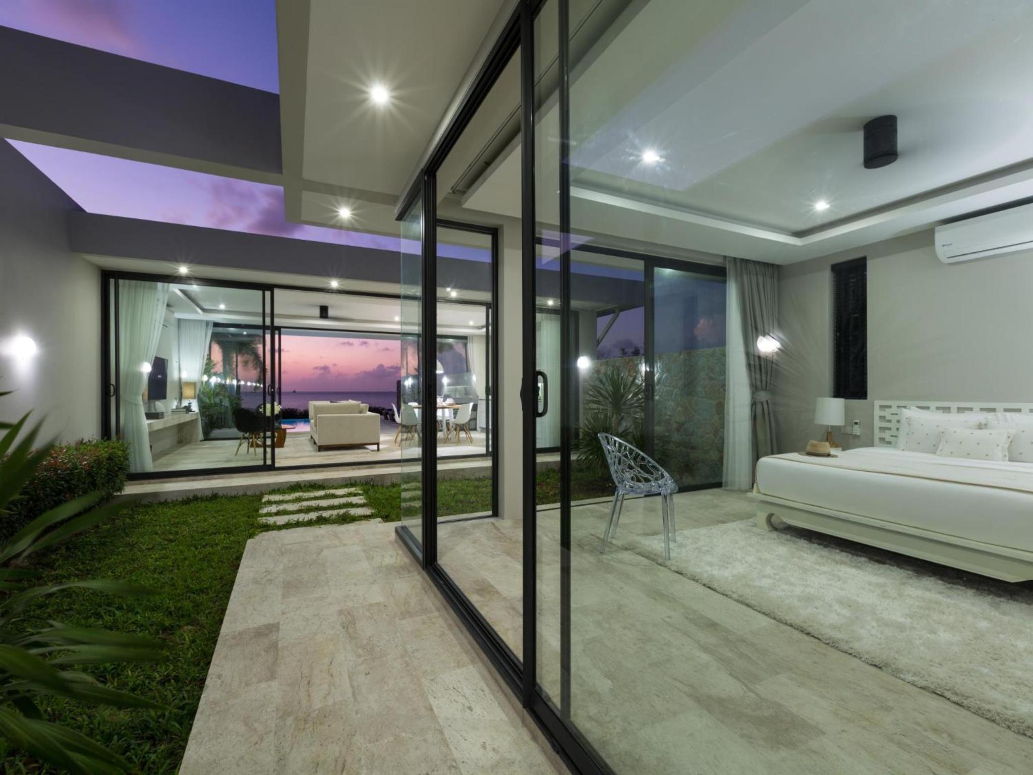 Two-Bedroom Beachfront Villa with Private Pool - Photo 16