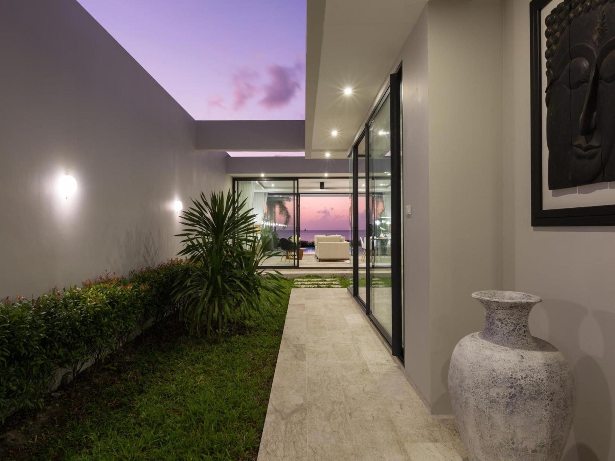 Two-Bedroom Beachfront Villa with Private Pool - Photo 34