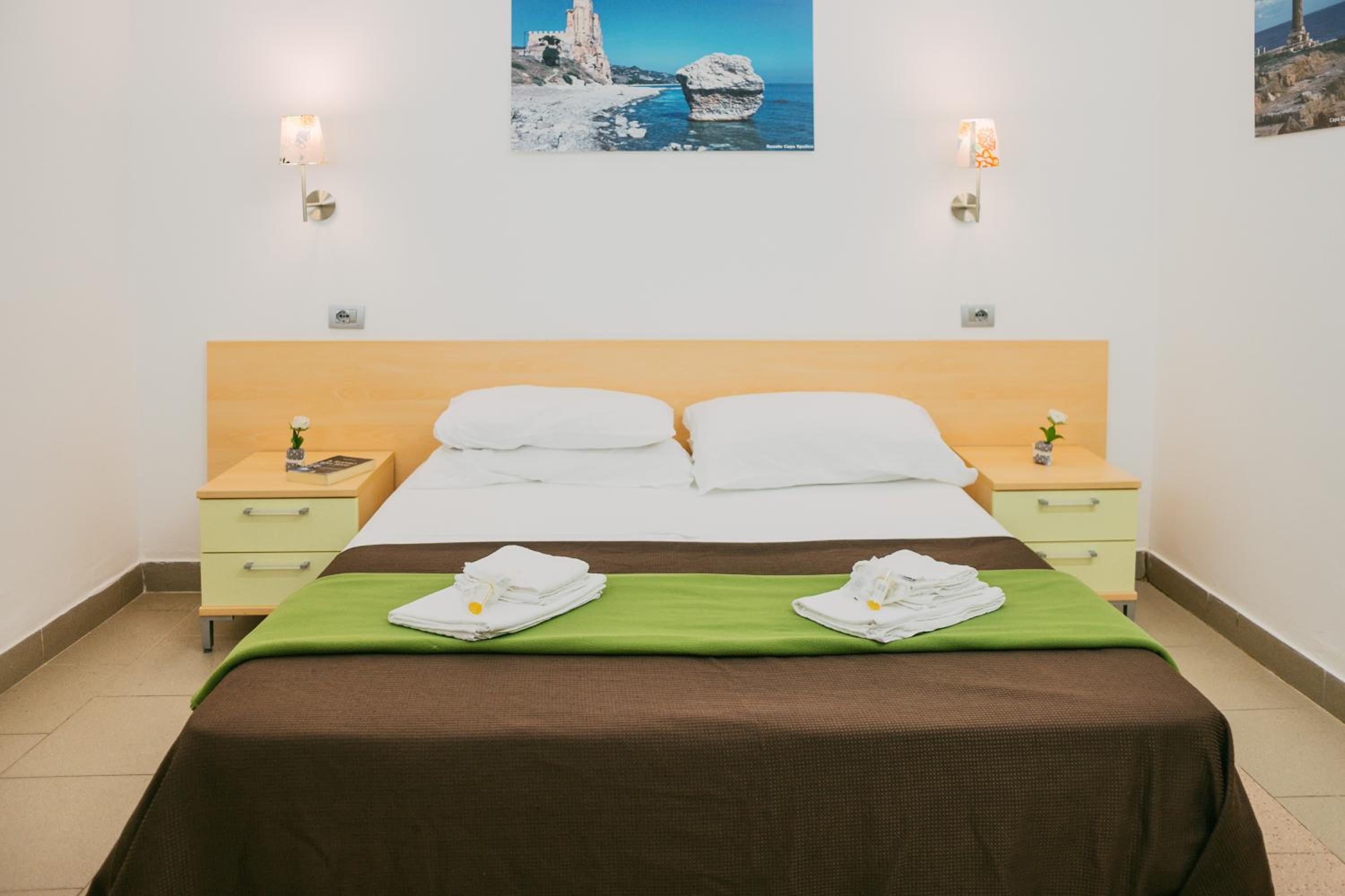 Standard Double or Twin Room - Photo 15