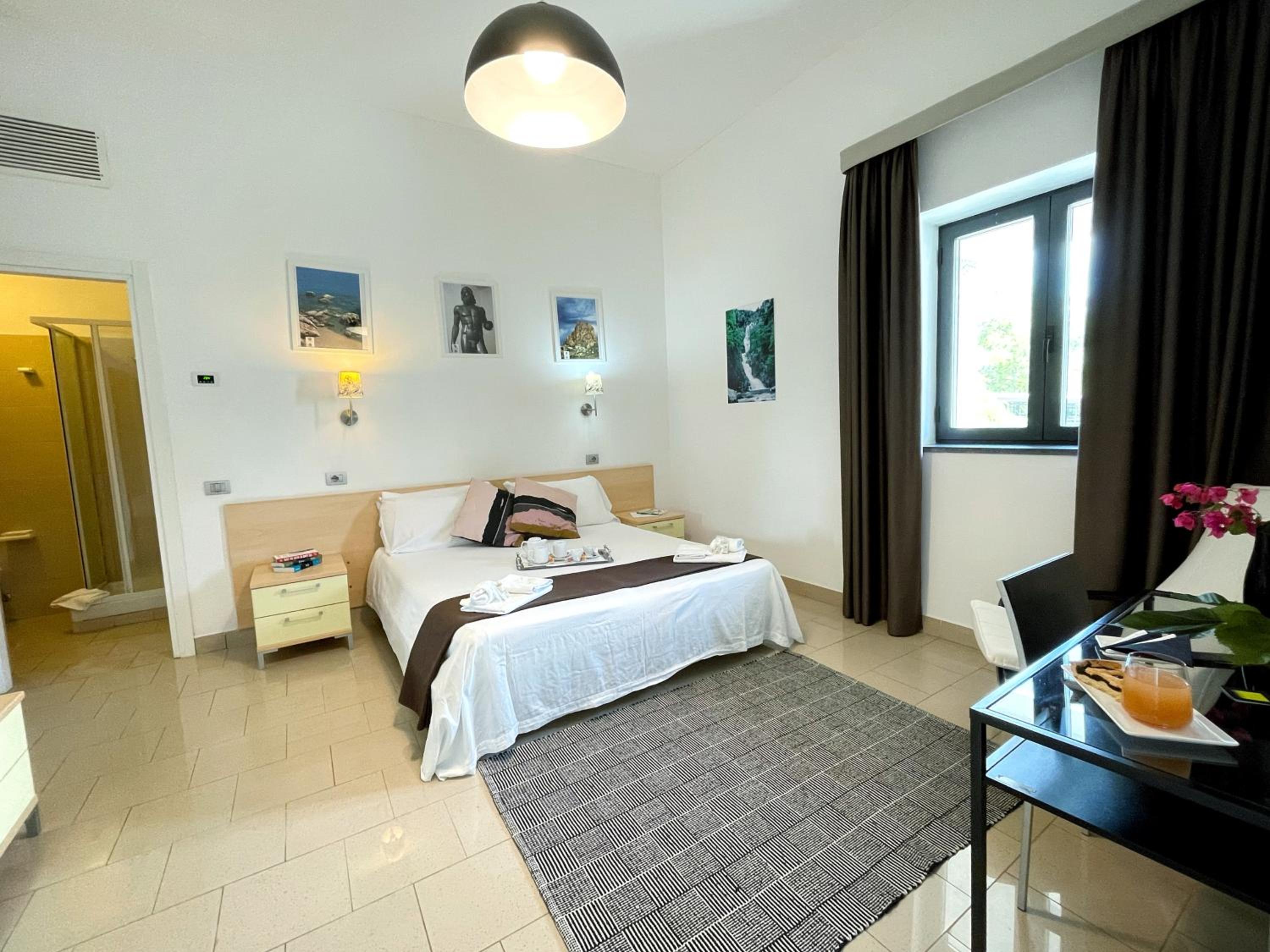 Standard Double or Twin Room - Photo 20