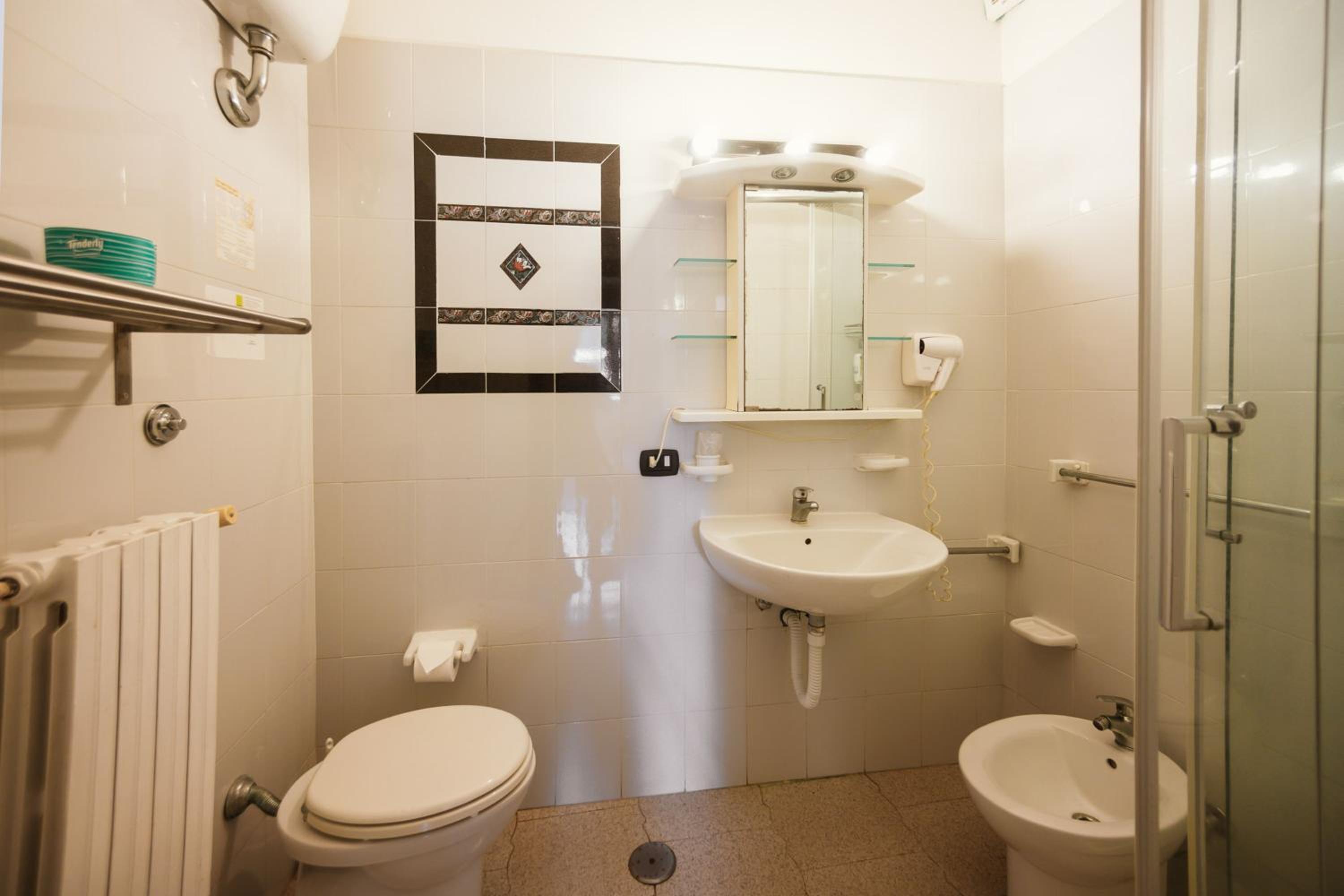 Triple Room - Photo 9