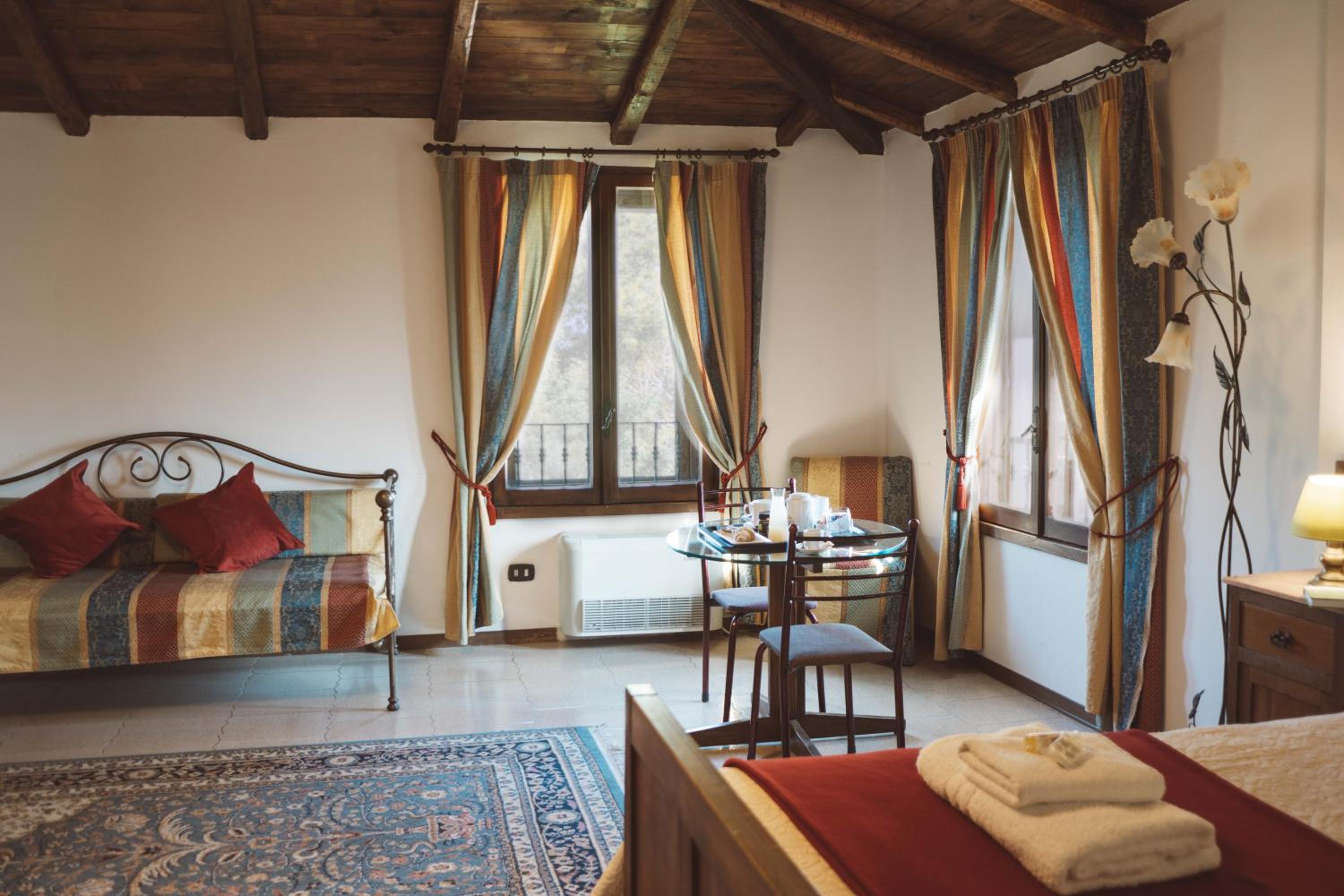 Triple Room - Photo 12