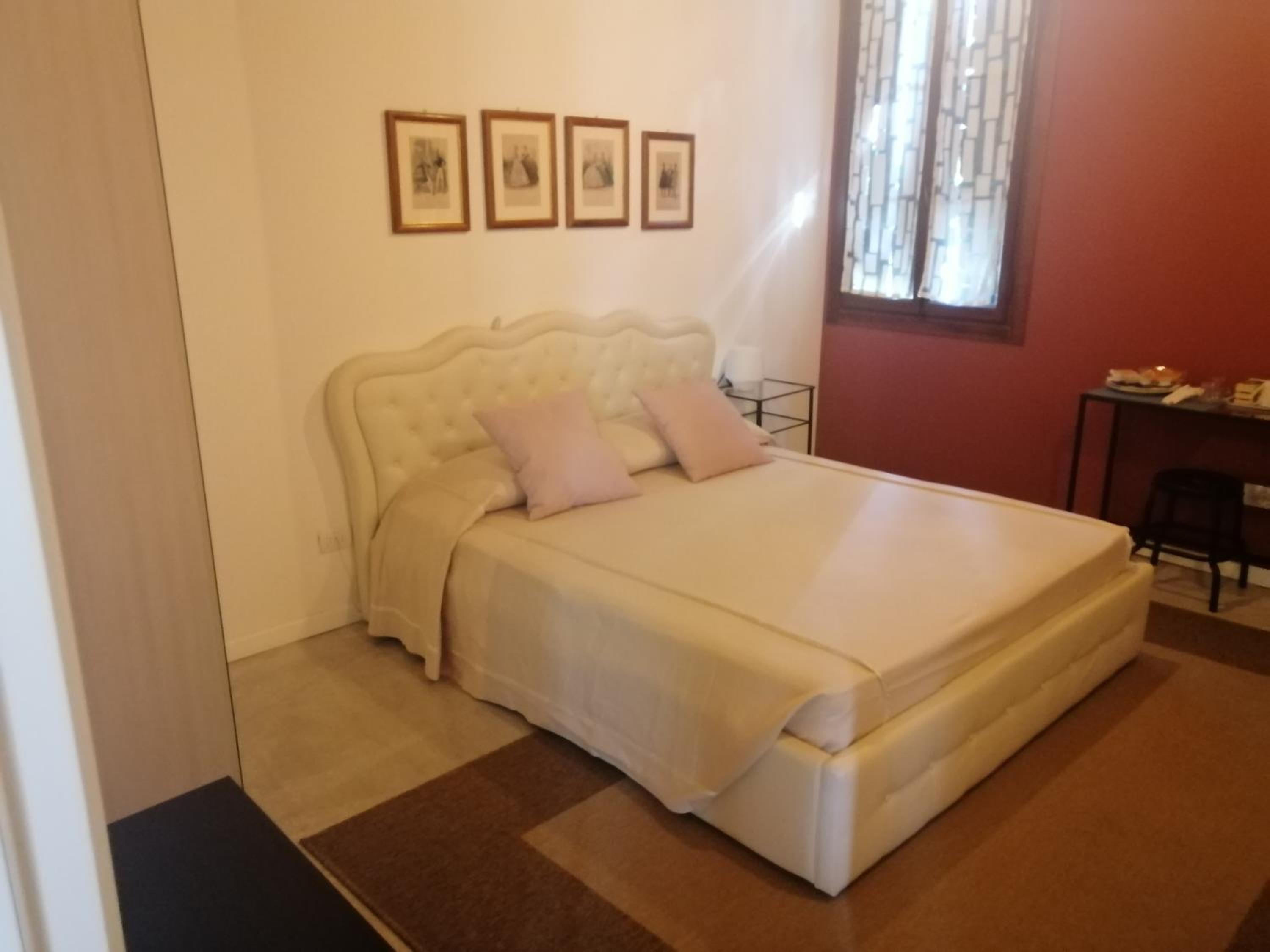 Standard King Room photo 1