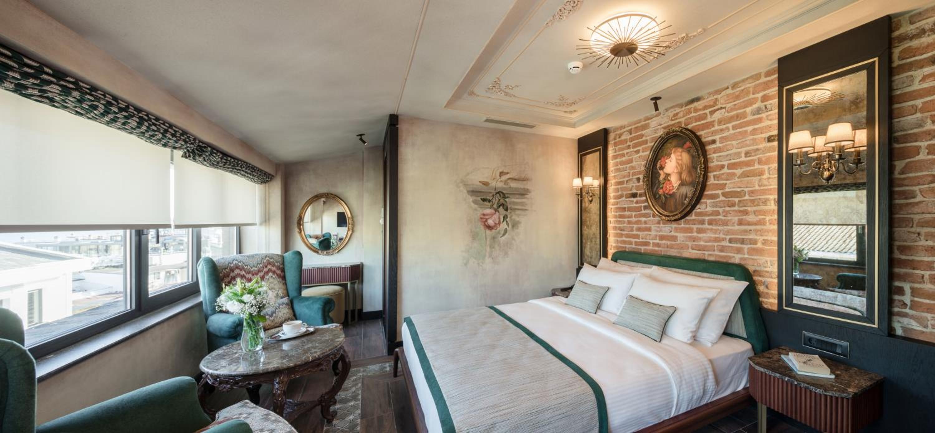Deluxe Double Room with Side Sea View photo 3