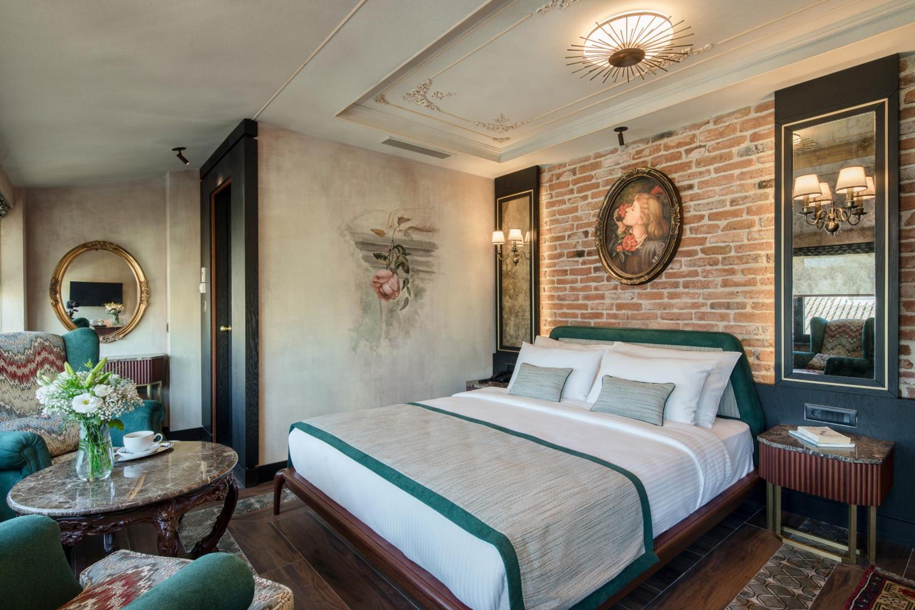 Deluxe Double Room with Side Sea View photo 1