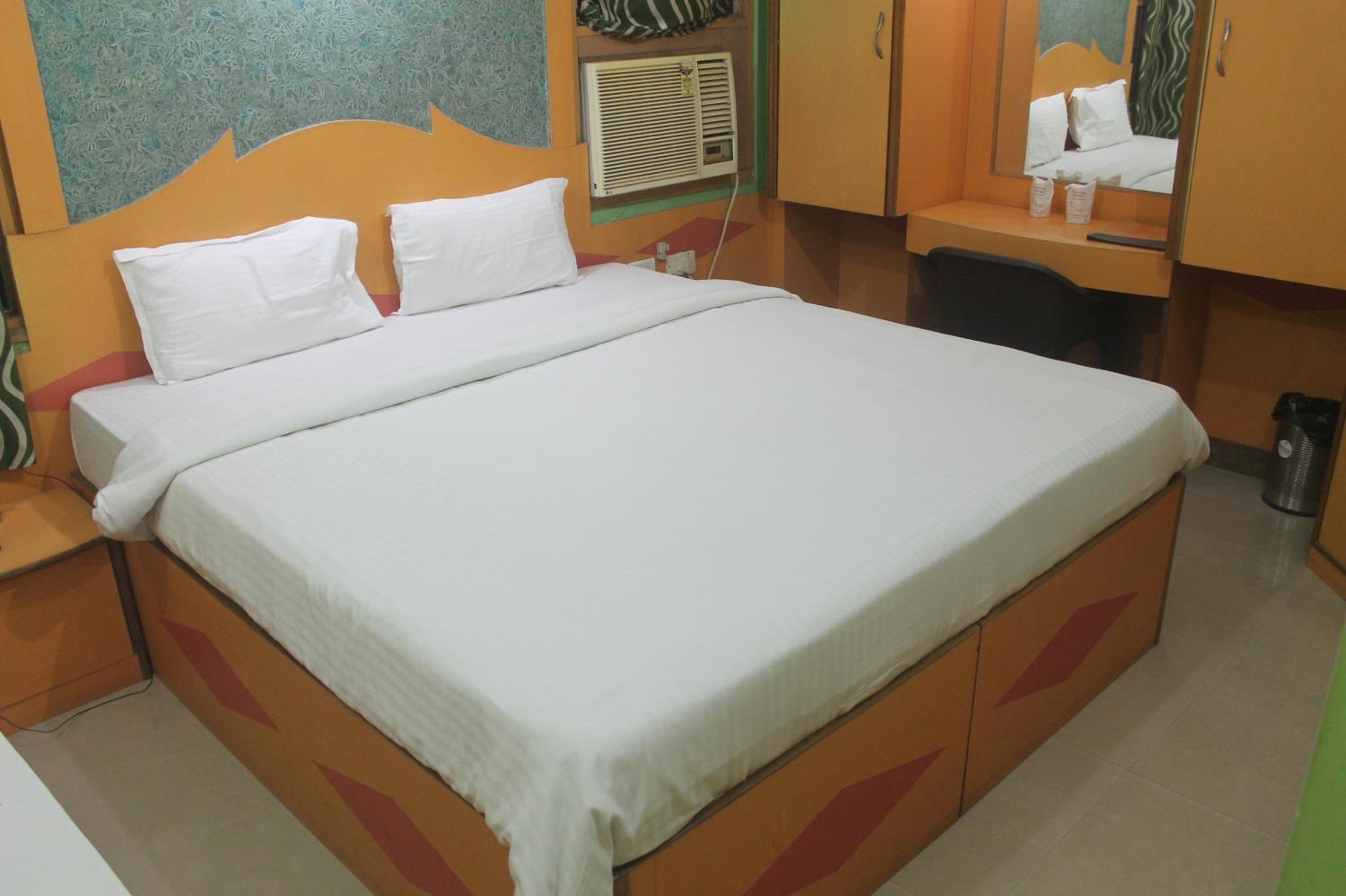 Budget Double Room - Photo 6