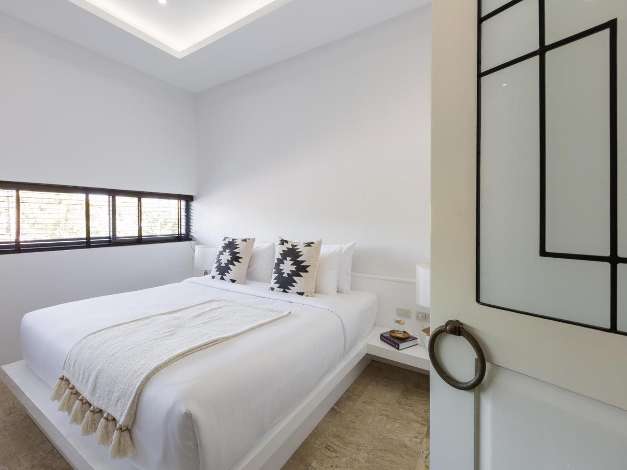 Three-Bedroom Pool Suite with Seaview & Cinema - Photo 11