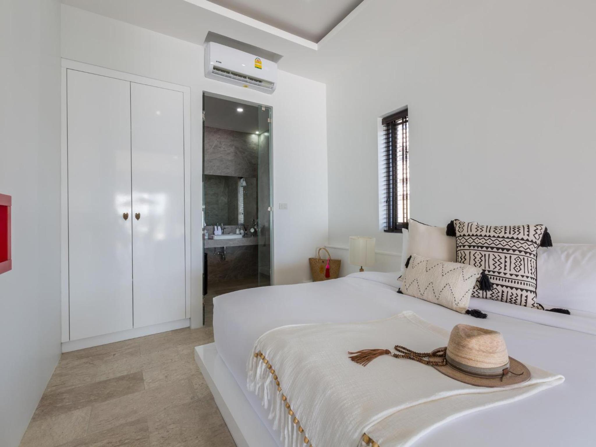 Three-Bedroom Pool Suite with Seaview & Cinema - Photo 14
