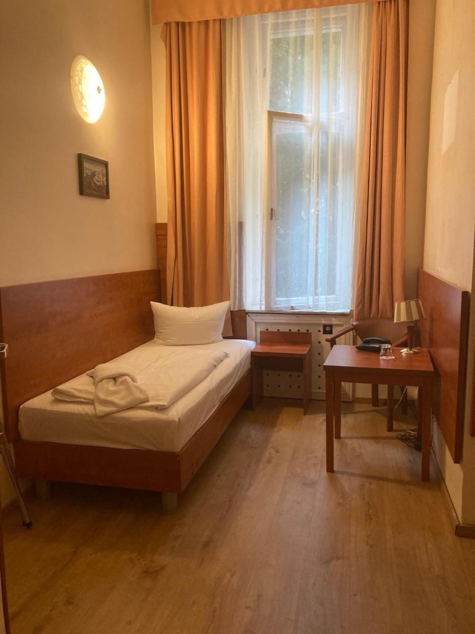 Single Room photo 2