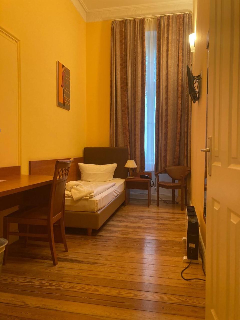 Single Room photo 3