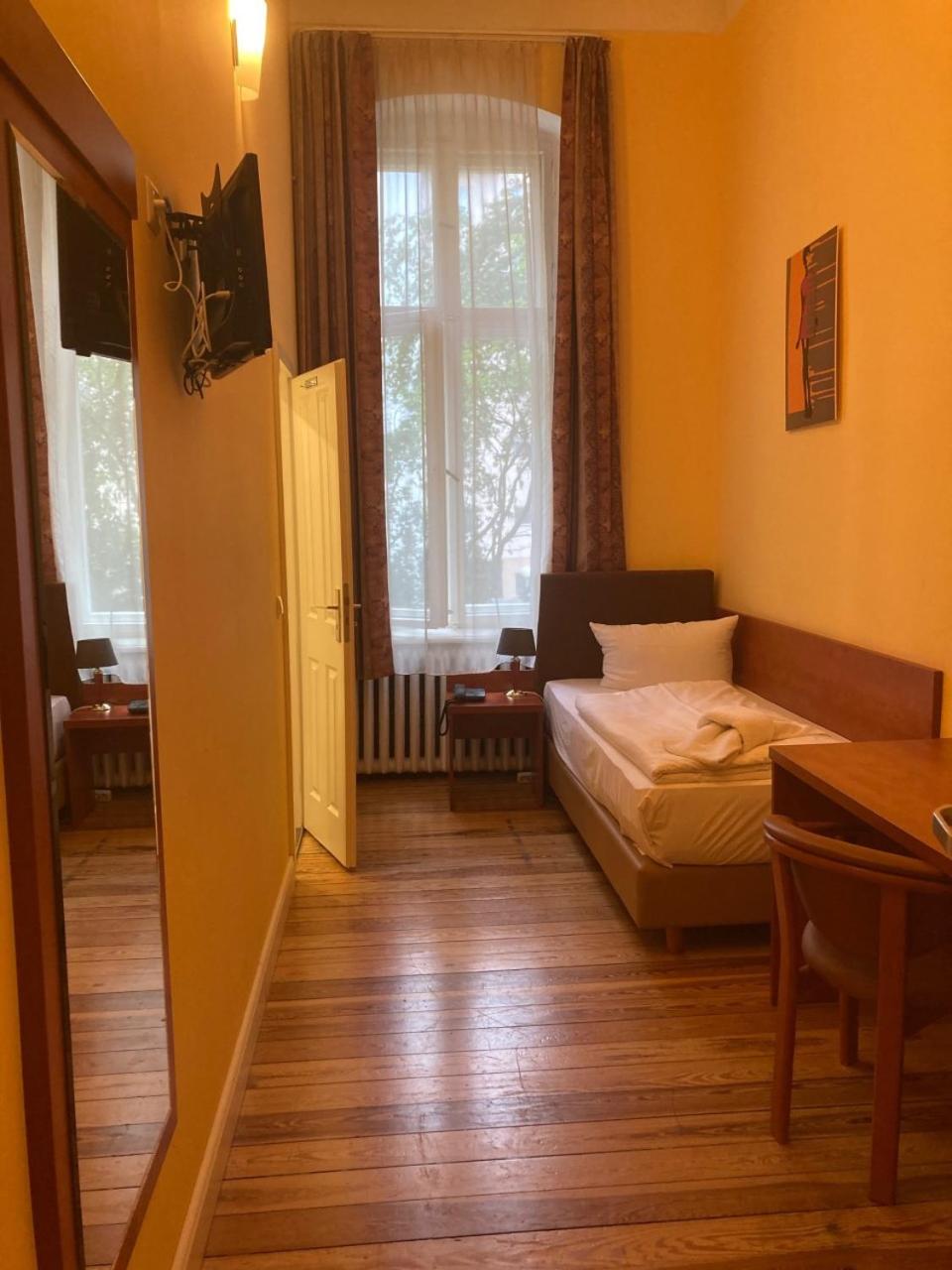 Single Room photo 1